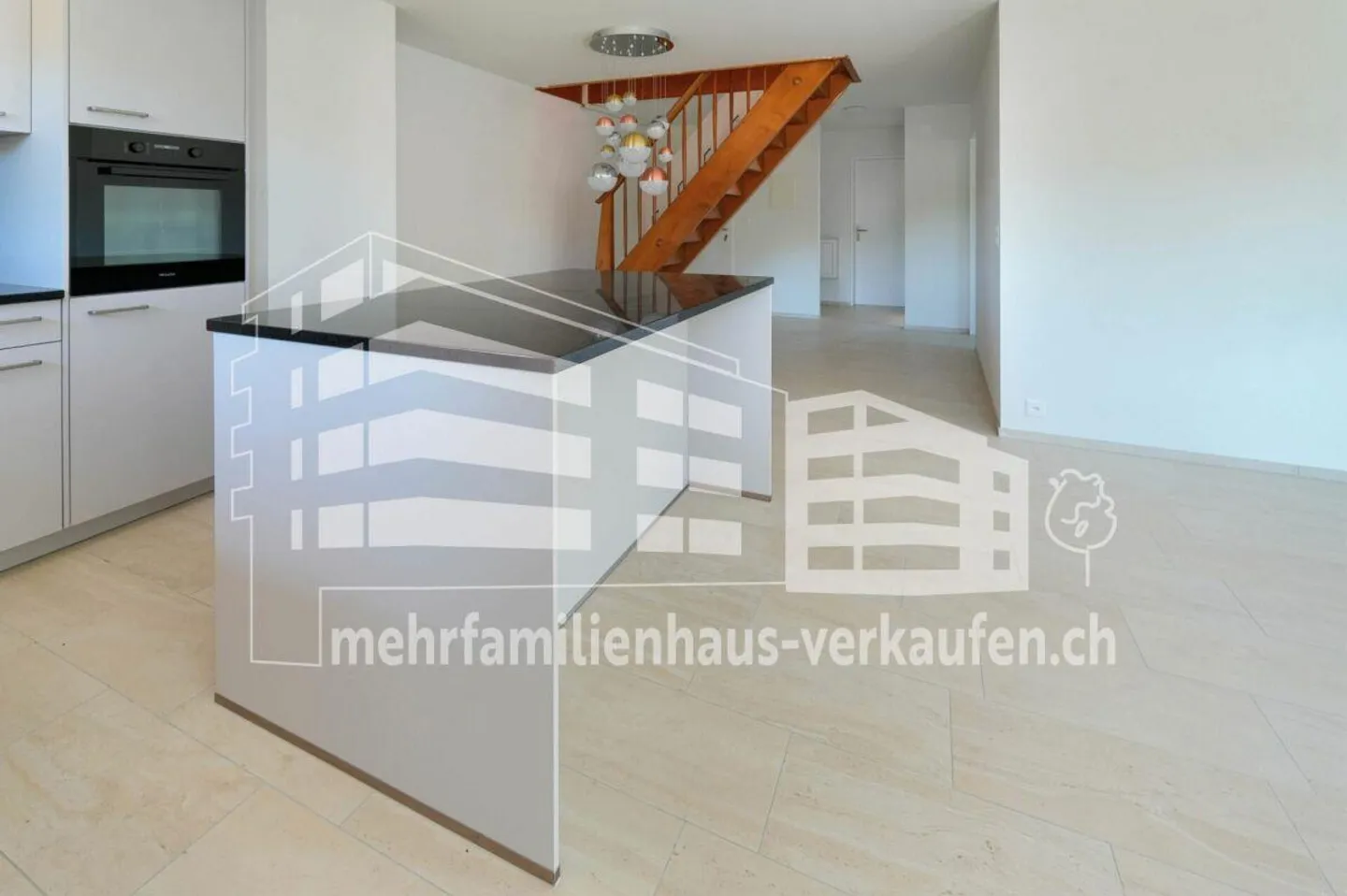 Mehrfamilienhaus mit Nebengebäude - Foto 5 von 13