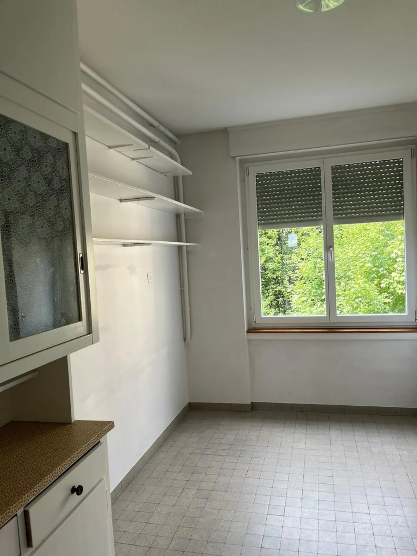 Plenty of Space & Balcony: 2-Room Apartment in Prime Location - Photo 9 of 12