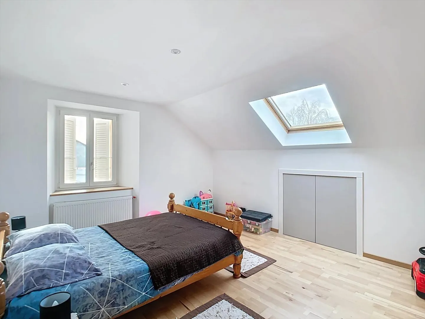 Mixed-use building with 10 rooms - Photo 5 of 10