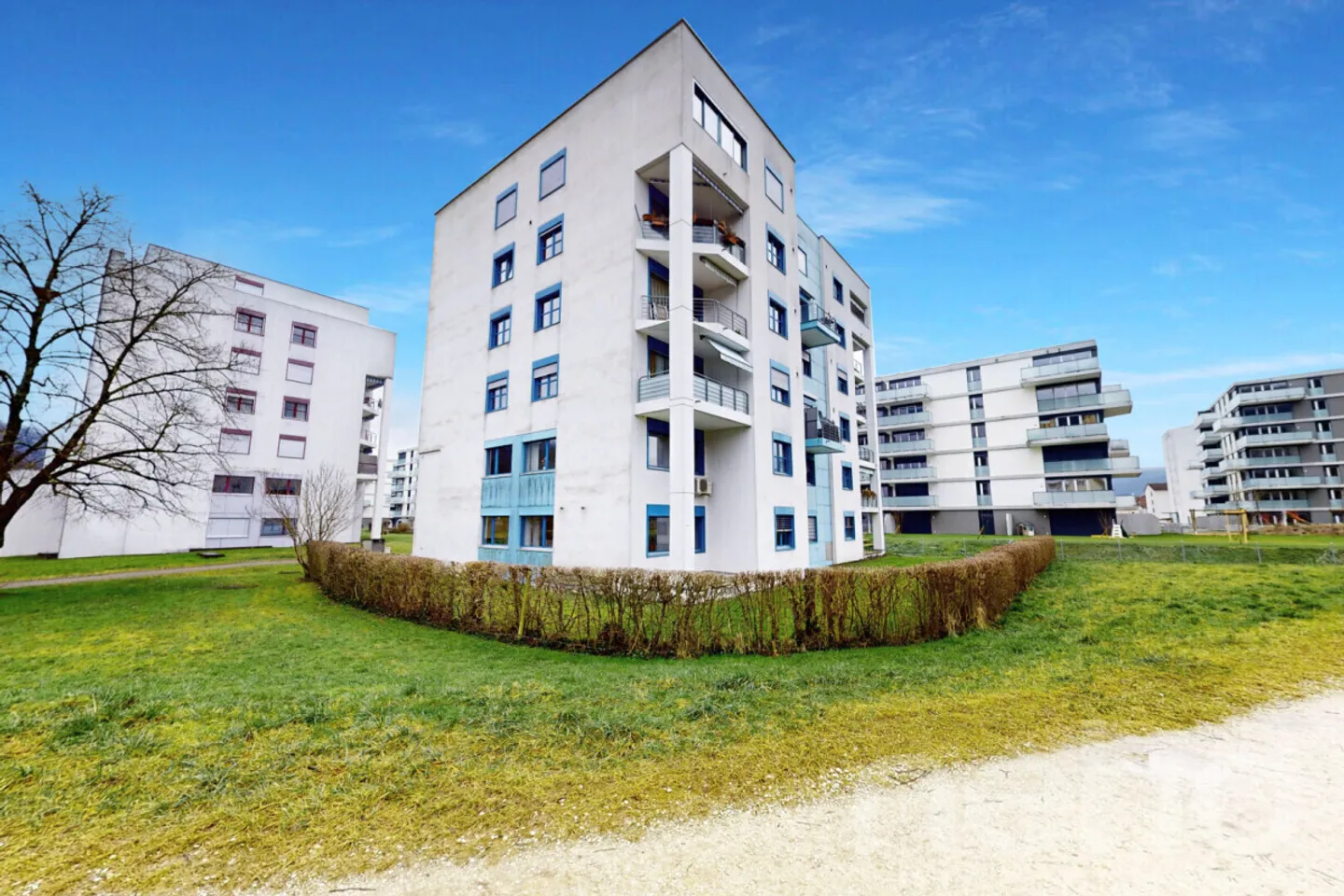 4.5 rooms with balcony and panoramic view - Top floor - Photo 1 of 13