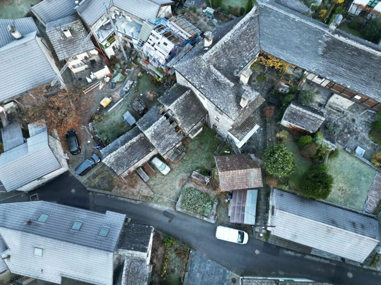 GORDEVIO - Bâtiments rustiques à rénover avec terrain - Photo 7 sur 10