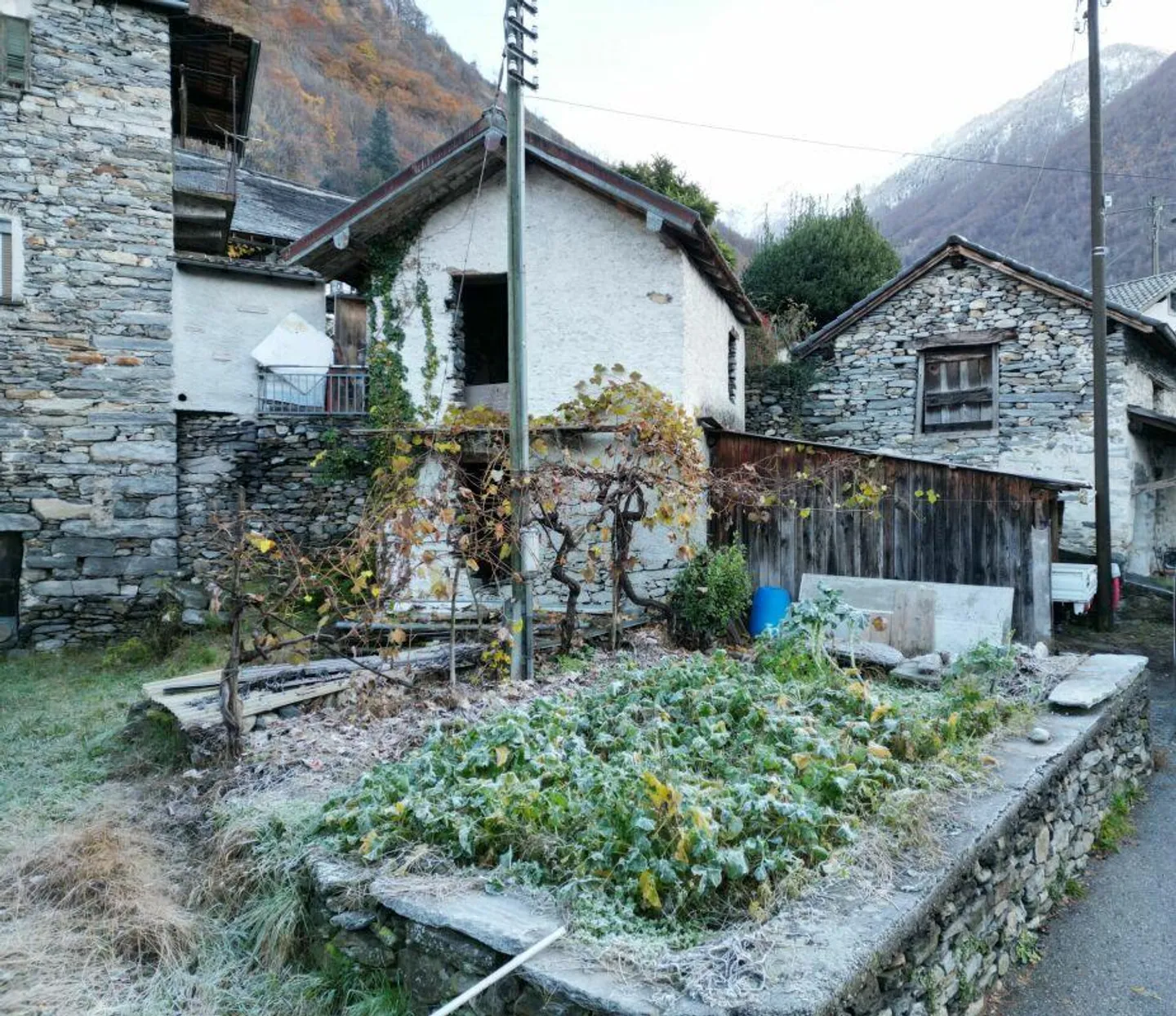 GORDEVIO - Bâtiments rustiques à rénover avec terrain - Photo 8 sur 10