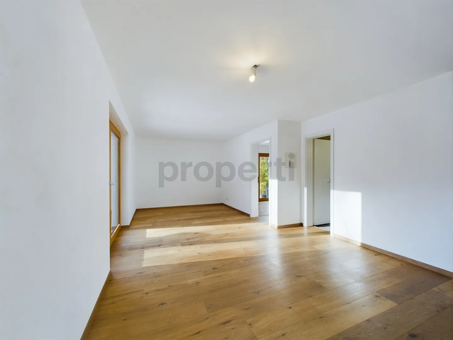 Moderne 2.5-Zimmer-Wohnung in ruhiger Lage mit vielseitigem Freizeitangebot - Foto 1 von 8
