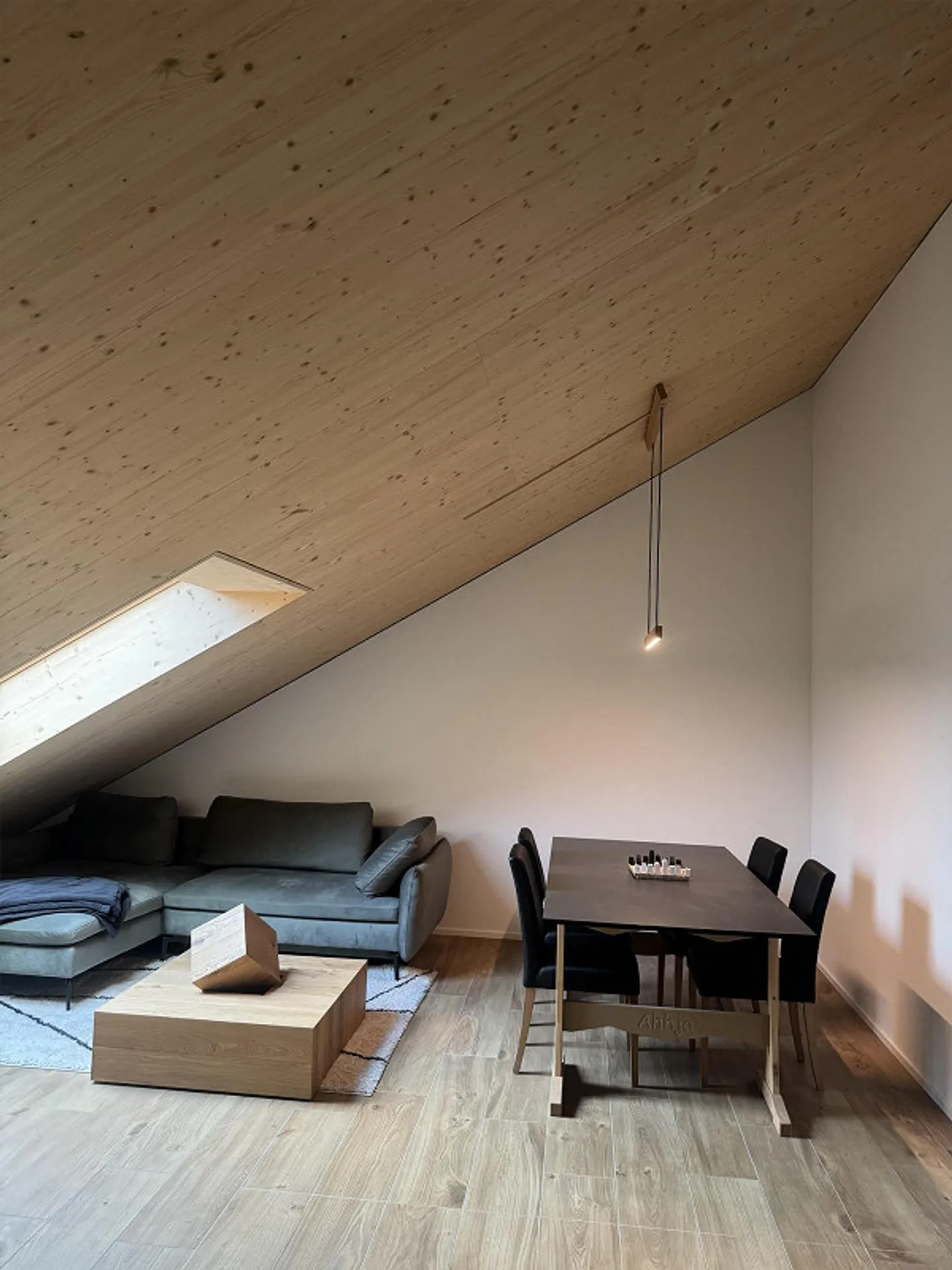 Attico moderno di 2,5 locali con vista sulle montagne a Trübbach - Foto 1 di 12