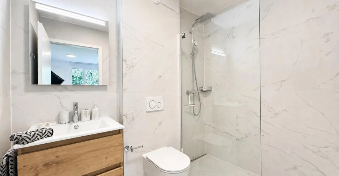 Appartamento di Lusso con Vista Lago - Foto 7 di 8