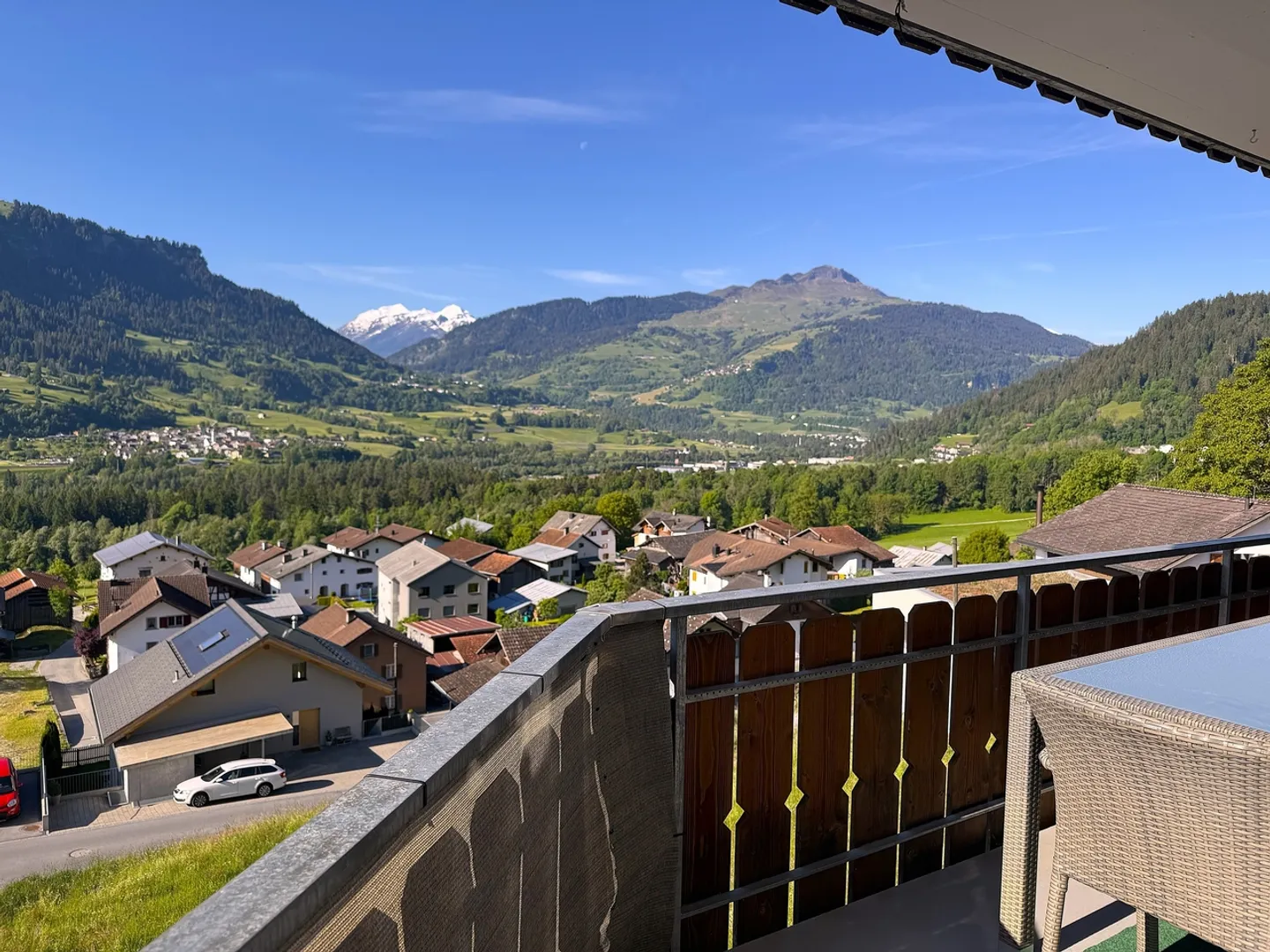 3.5 Room Apartment with Stunning Mountain View in Schluein for Sale - Photo 12 of 13