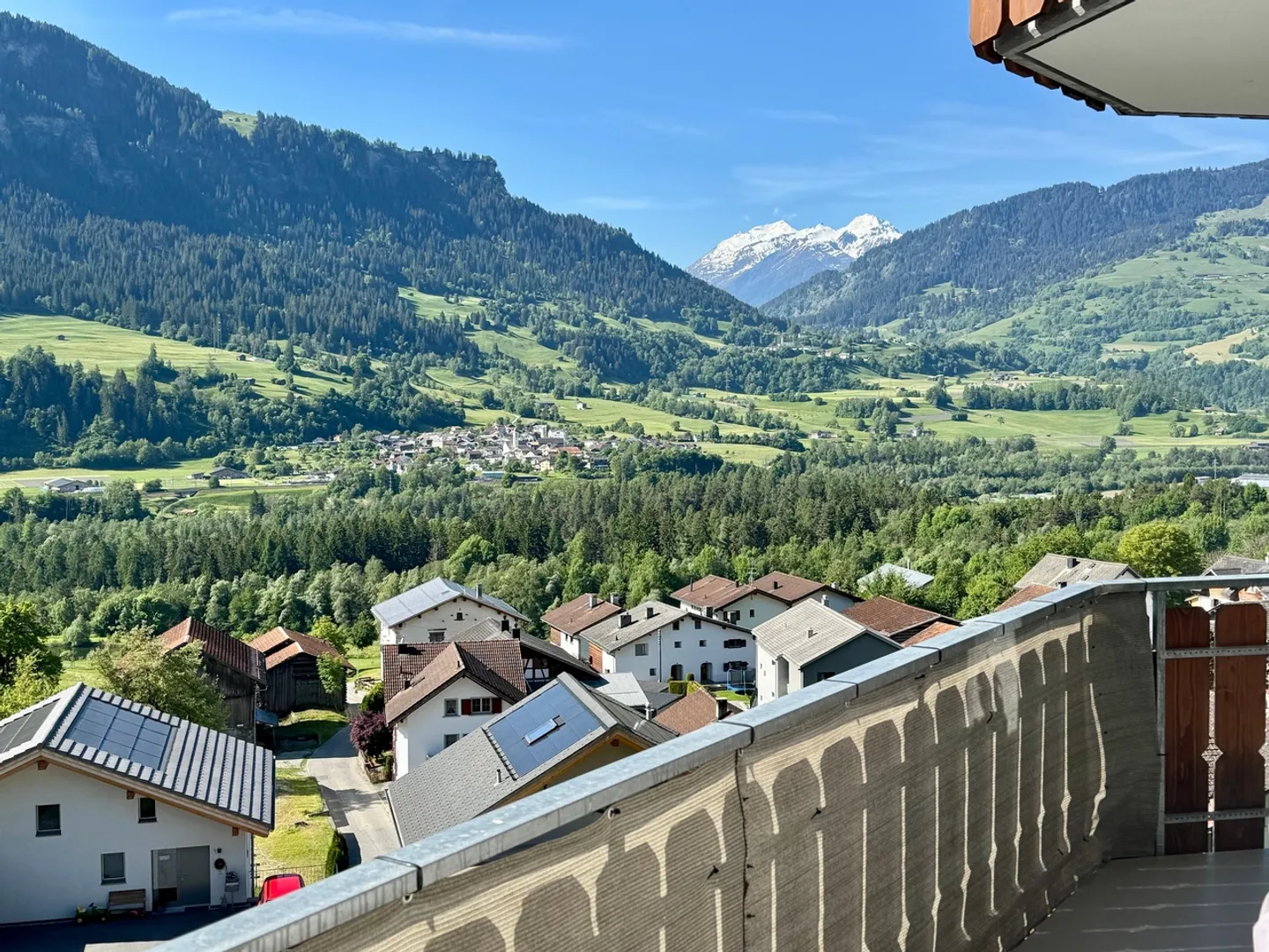 3.5 Room Apartment with Stunning Mountain View in Schluein for Sale - Photo 11 of 13