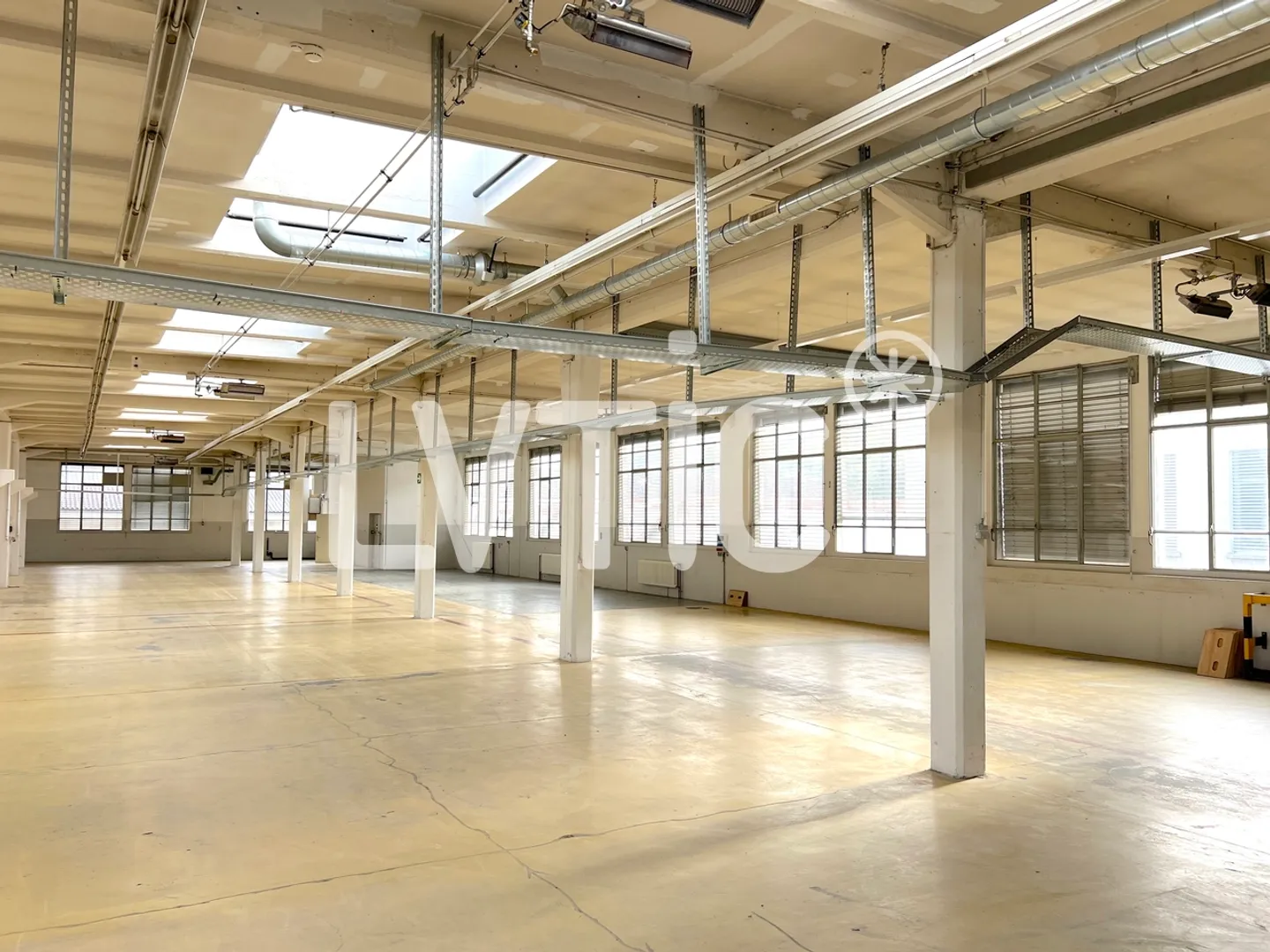 Werkstätten, Lager, Räumlichkeiten von 1370 m2 zur Miete in Cossonay - Foto 1 von 7