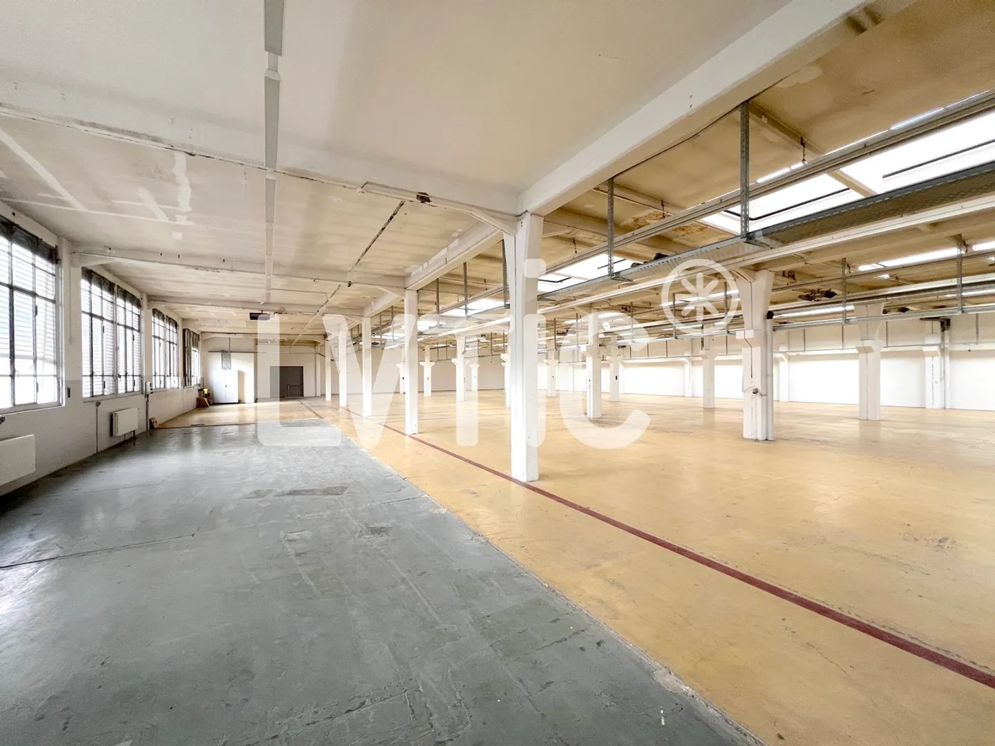 Werkstätten, Lager, Räumlichkeiten von 1370 m2 zur Miete in Cossonay - Foto 2 von 7