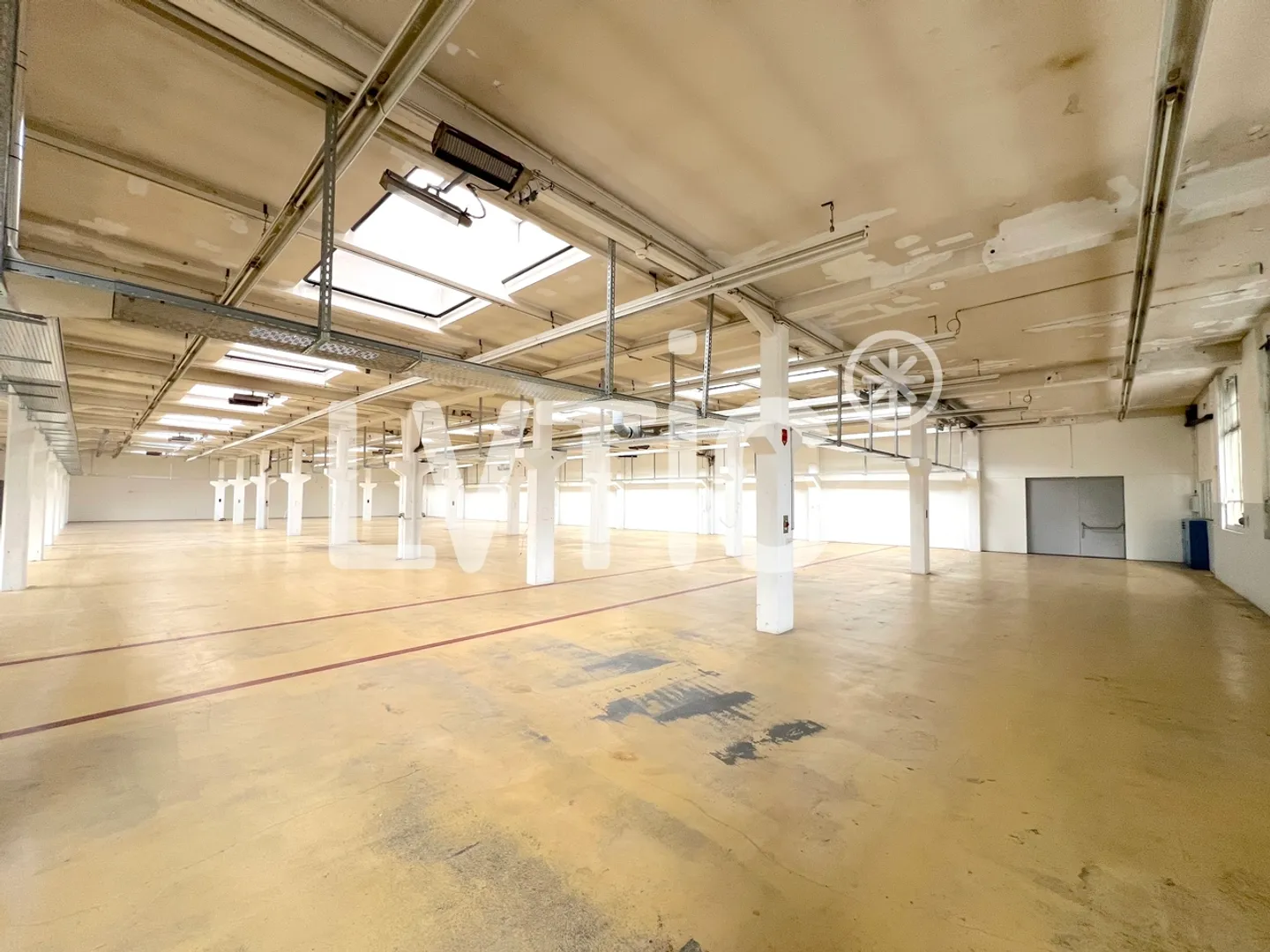 Werkstätten, Lager, Räumlichkeiten von 1370 m2 zur Miete in Cossonay - Foto 3 von 7
