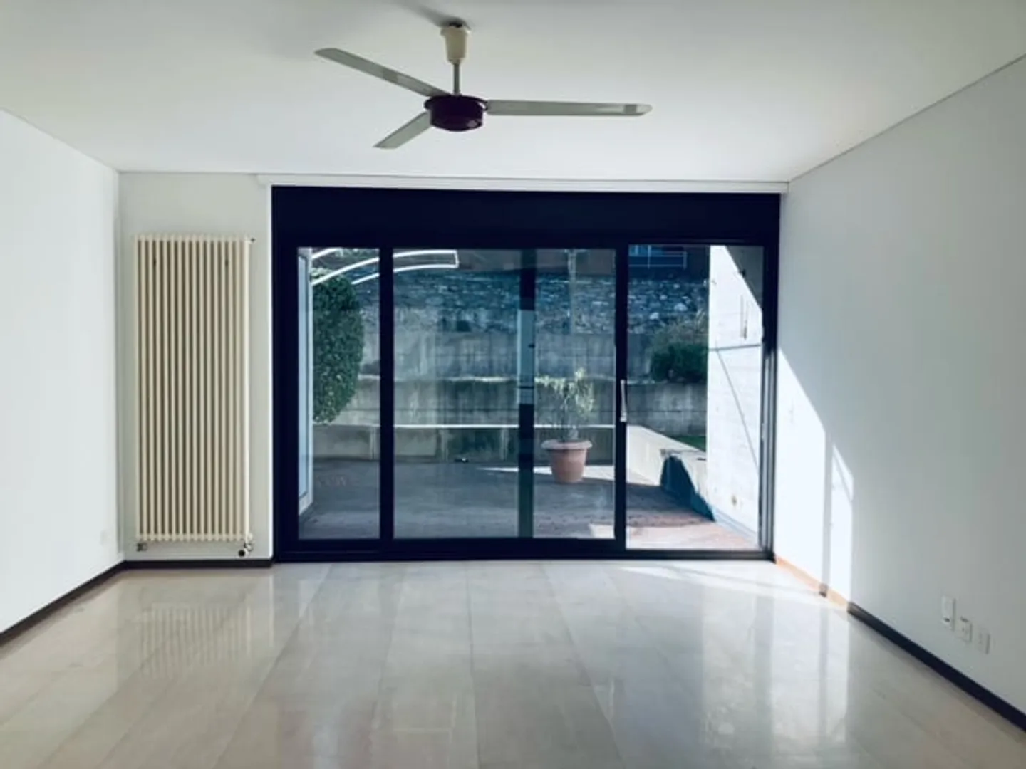 Bellinzona, spacious and central one-room apartment with garden - Photo 2 of 7