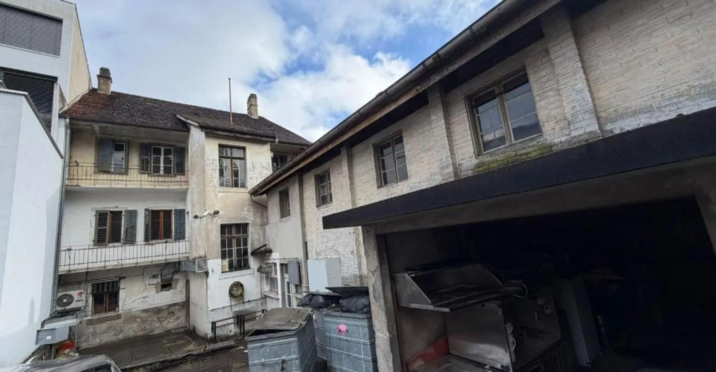 Edificio Commerciale a Moutier - Foto 2 di 3