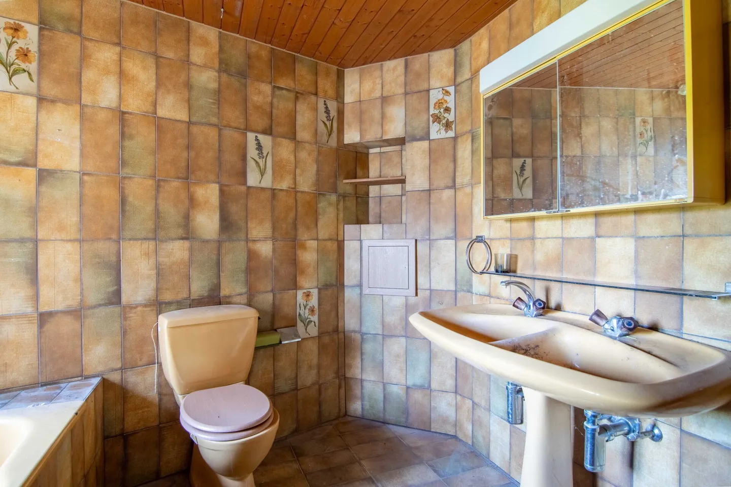Sanierungsobjekt mit grossem Neu- oder Umbaupotenzial: 5.5-Zimmer  Einfamilienhaus nur 10 Gehminuten vom Bielersee! - Photo 9 sur 11