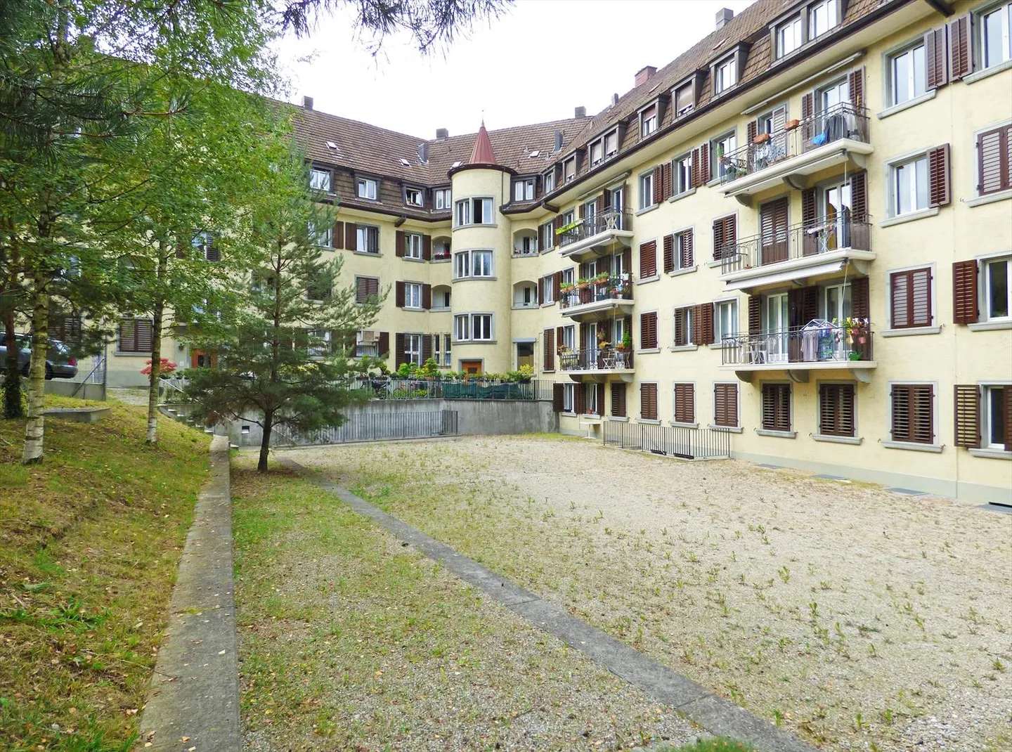 Great old-style apartment with charm - in popular Zurich-Wollishofen! - Photo 2 of 6