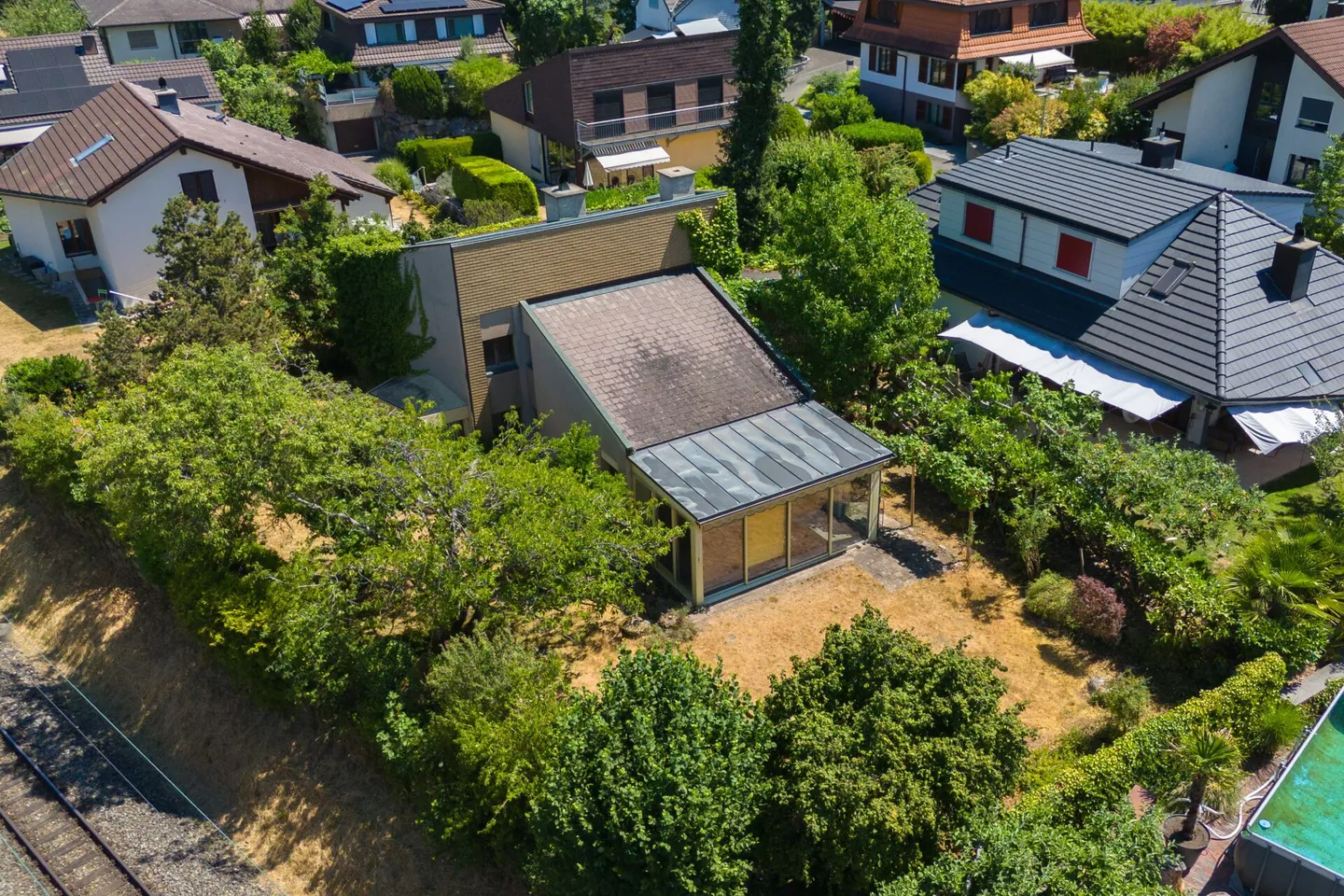 Sanierungsobjekt mit grossem Neu- oder Umbaupotenzial: 5.5-Zimmer  Einfamilienhaus nur 10 Gehminuten vom Bielersee! - Photo 11 sur 11