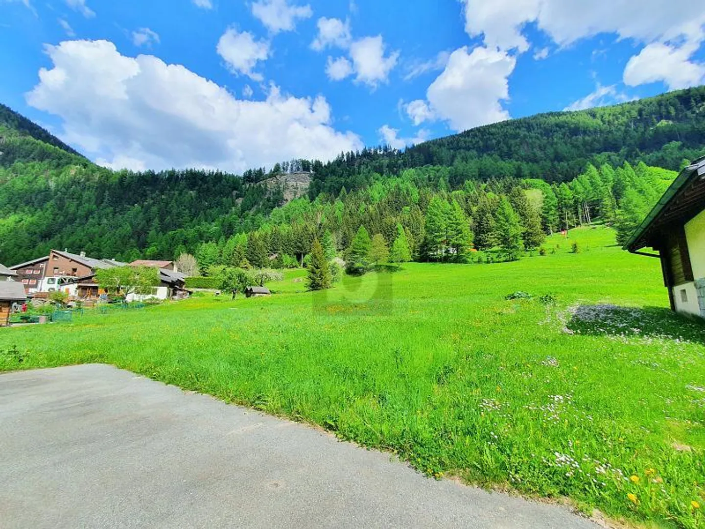 BAUBARE, LANDWIRTSCHAFTLICHE UND WALDGRUNDSTÜCKE - Foto 2 von 4