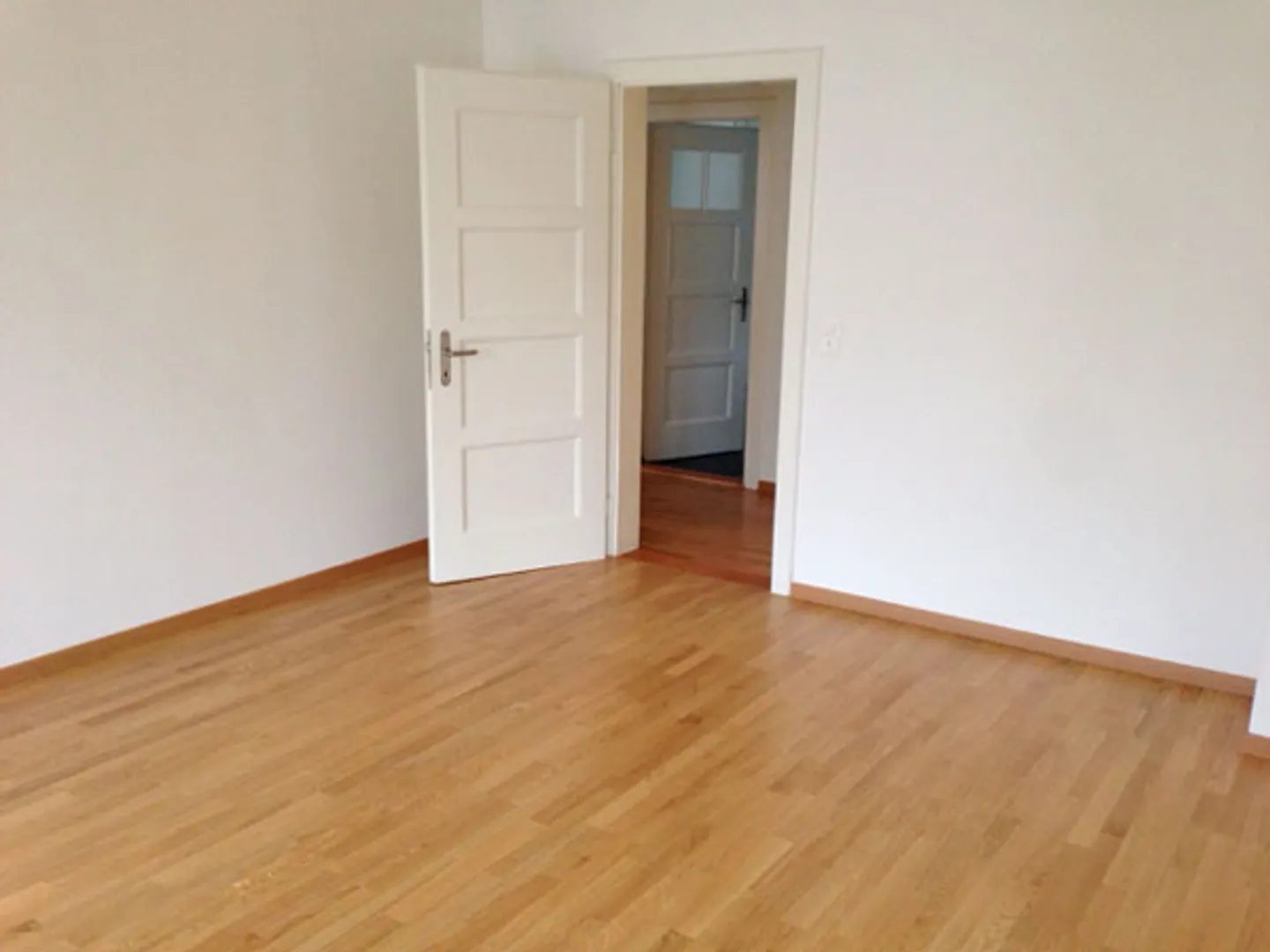 Great old-style apartment with charm - in popular Zurich-Wollishofen! - Photo 3 of 6