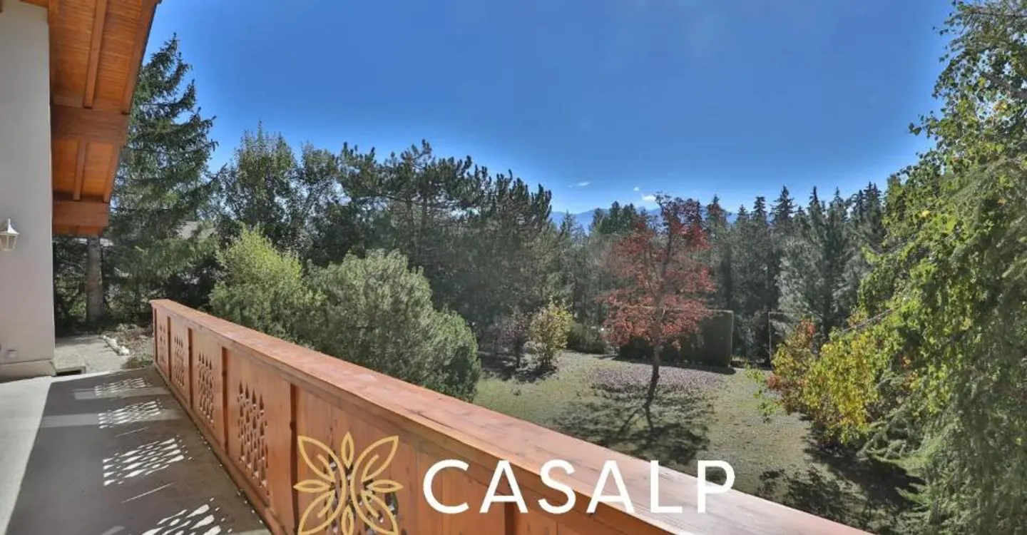 Wunderschönes Chalet mit angelegtem Garten in Crans - Foto 3 von 13