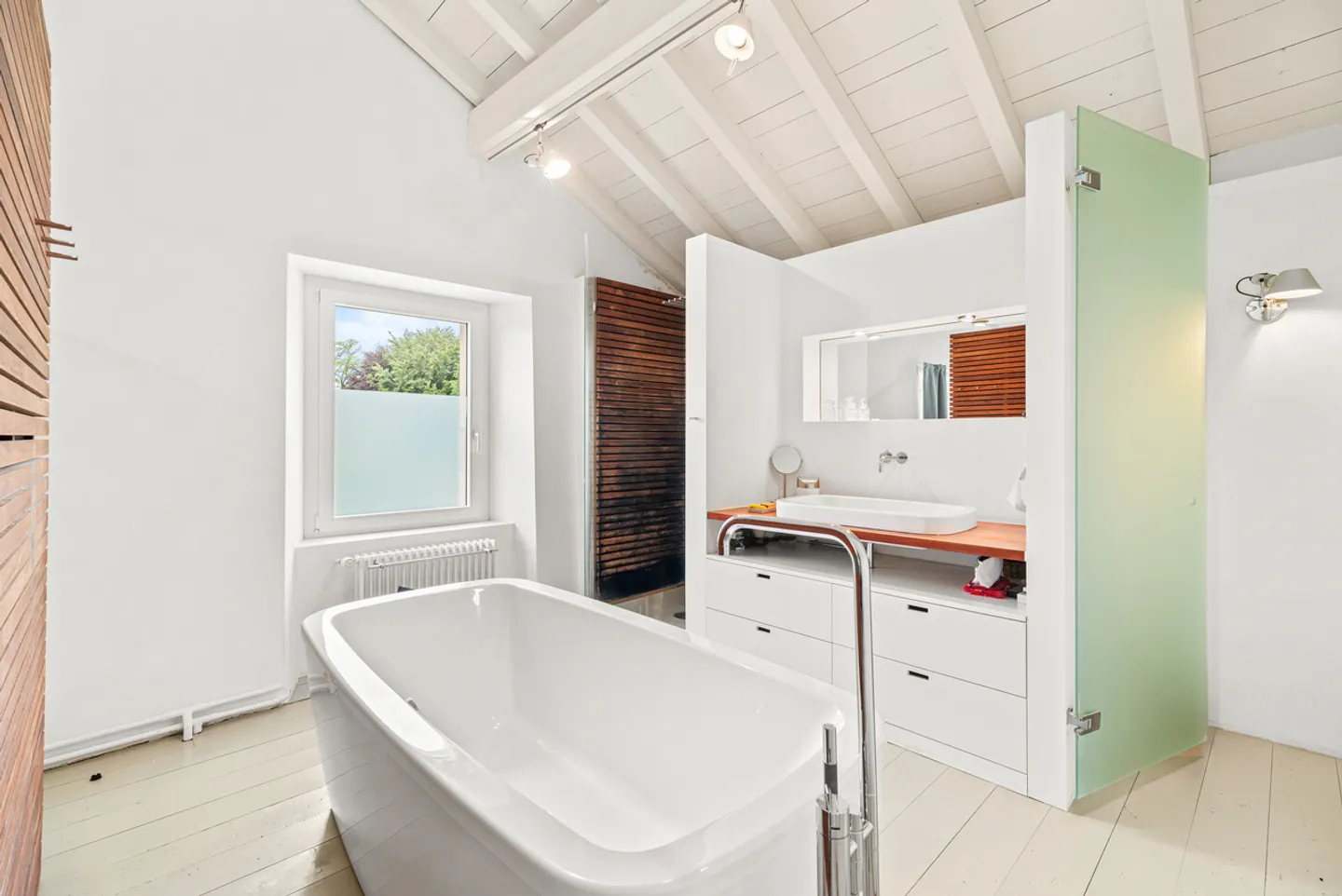 Magnifica fattoria ristrutturata con piscina nel centro di Genolier - Foto 8 di 16