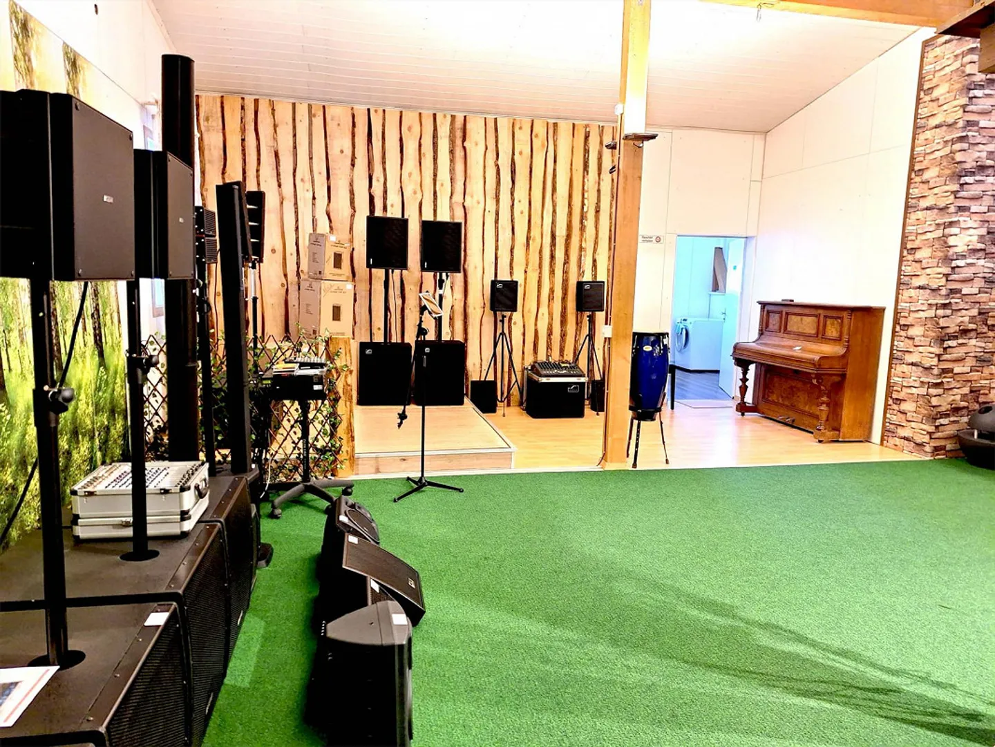 Gewerbeimmobilie mit großzügigen Parkplätzen - Foto 4 von 15