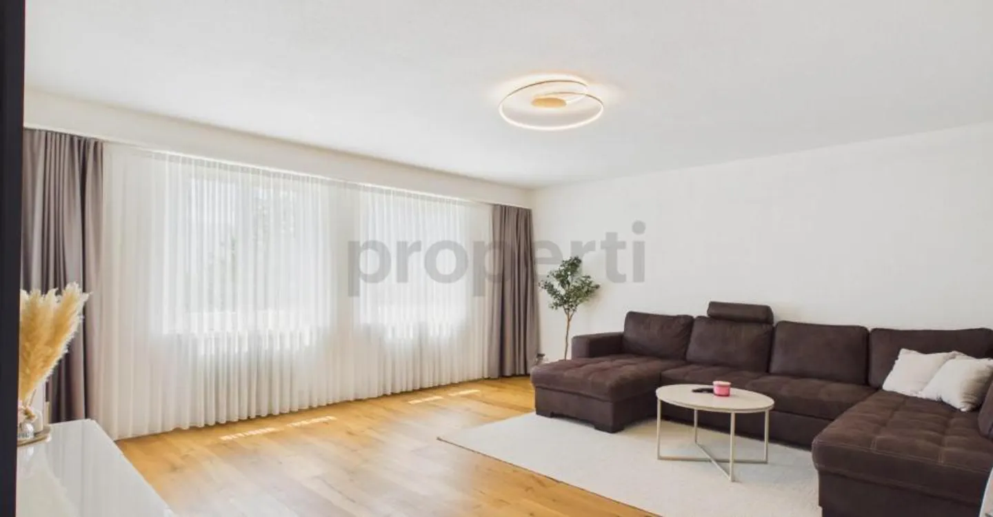 Reserved - Family-friendly home, stylishly renovated - Photo 4 of 12