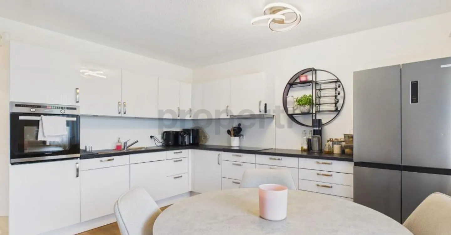 Reserved - Family-friendly home, stylishly renovated - Photo 2 of 12