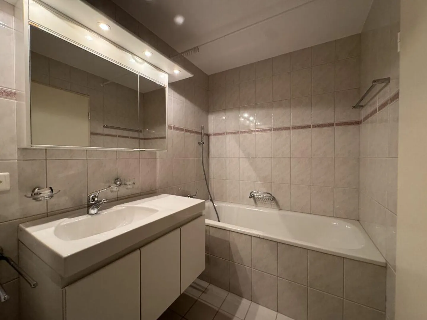 Appartement 3.5 pièces confortable dans un endroit calme - Photo 5 sur 12