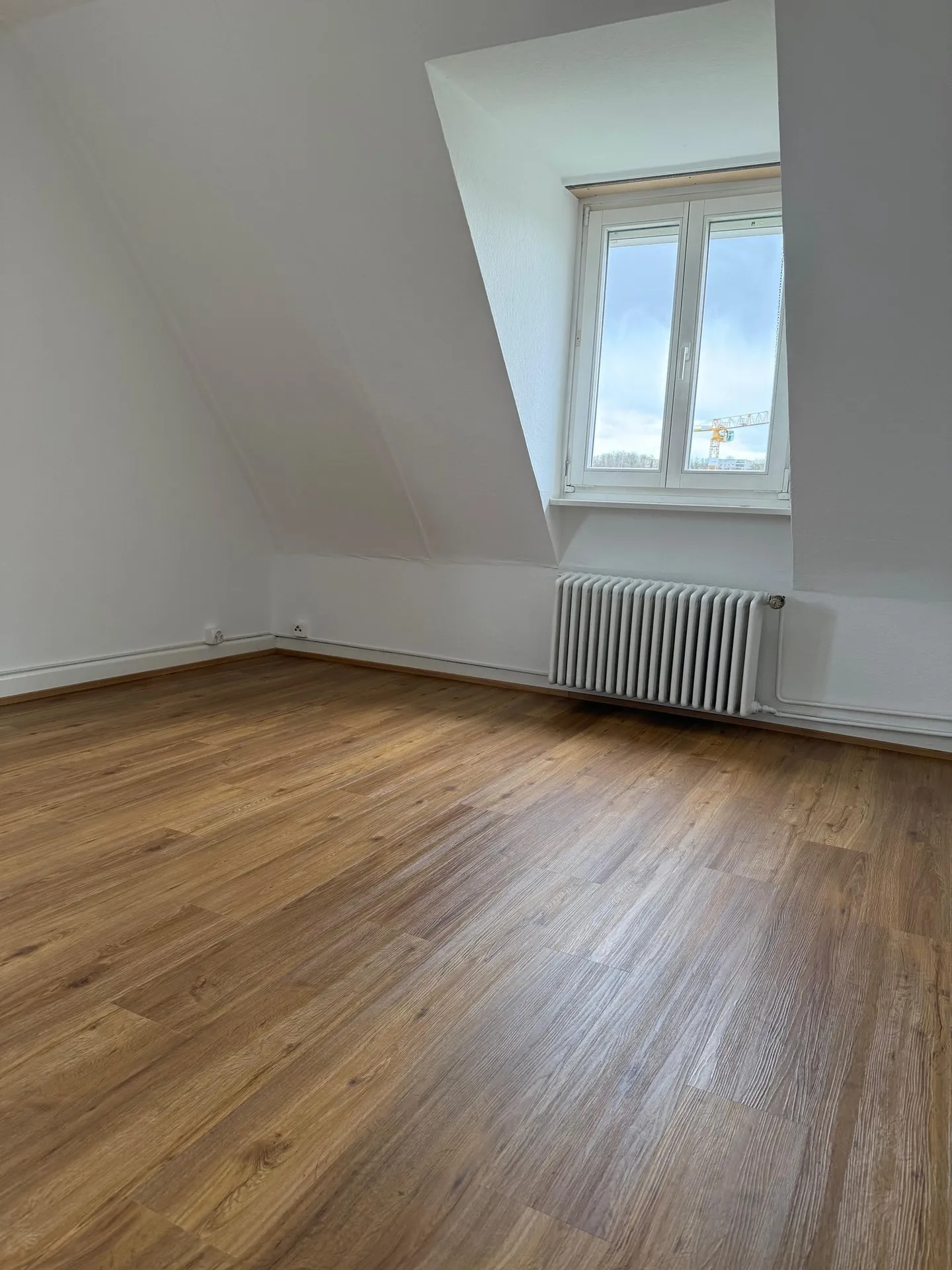 Bright Attic Apartment - Photo 7 of 10