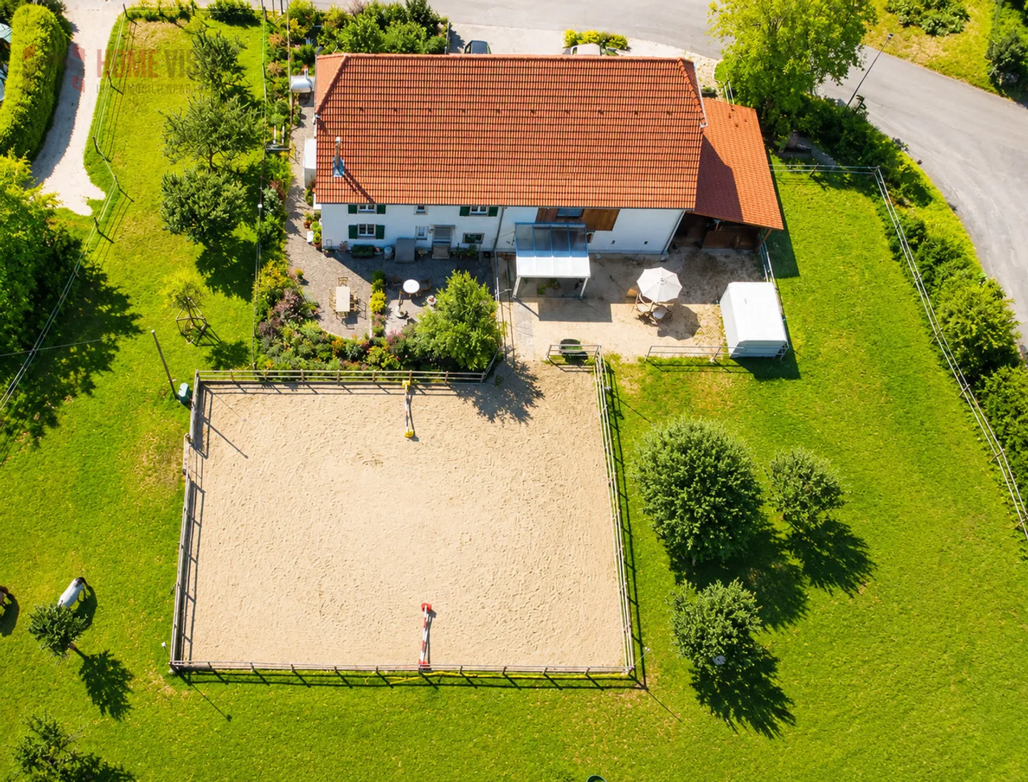 Dream property for horse lovers with private riding arena - Photo 2 of 13