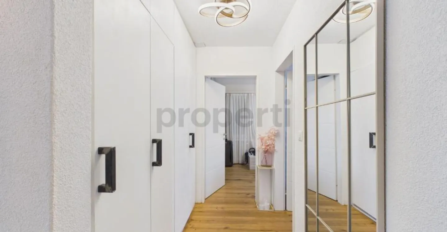 Reserved - Family-friendly home, stylishly renovated - Photo 9 of 12