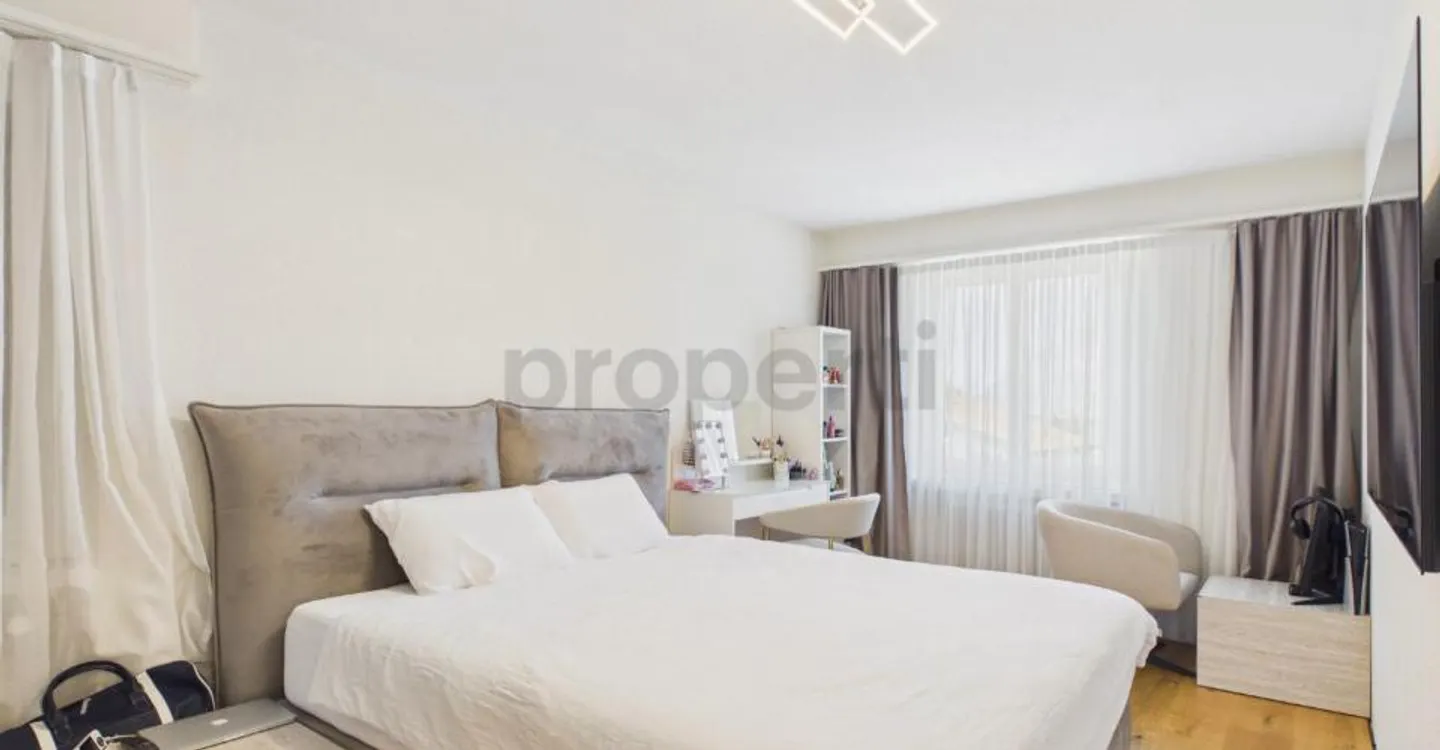Reserved - Family-friendly home, stylishly renovated - Photo 7 of 12