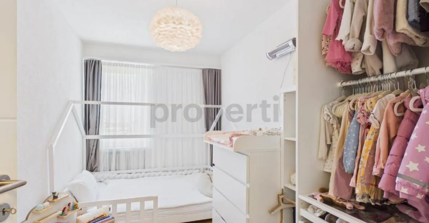 Reserved - Family-friendly home, stylishly renovated - Photo 8 of 12