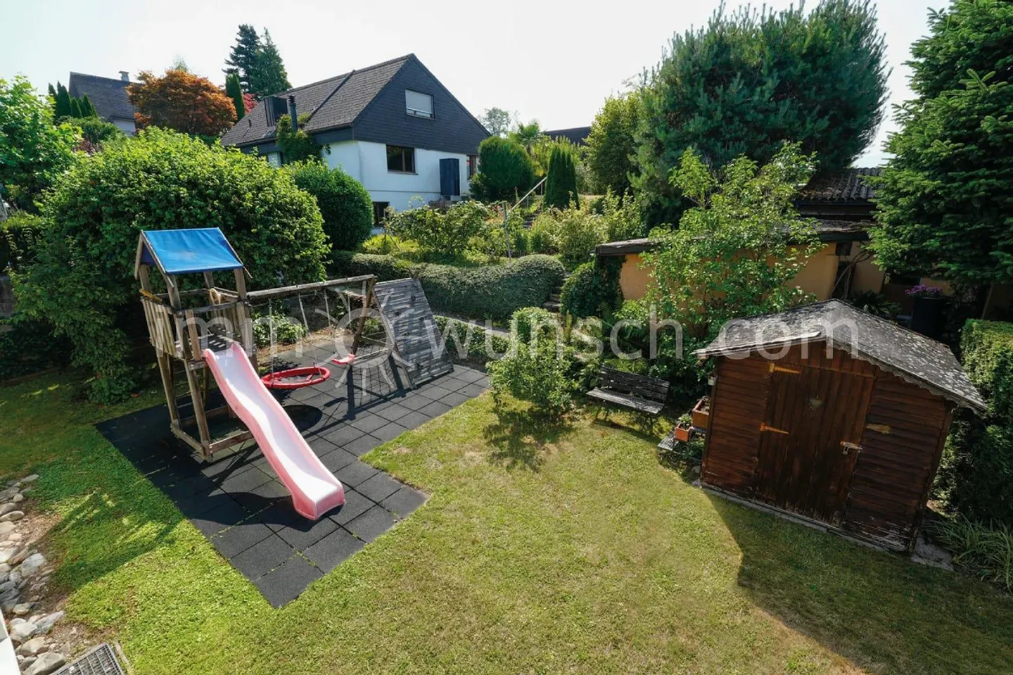 Ampia casa familiare con giardino - Foto 2 di 12