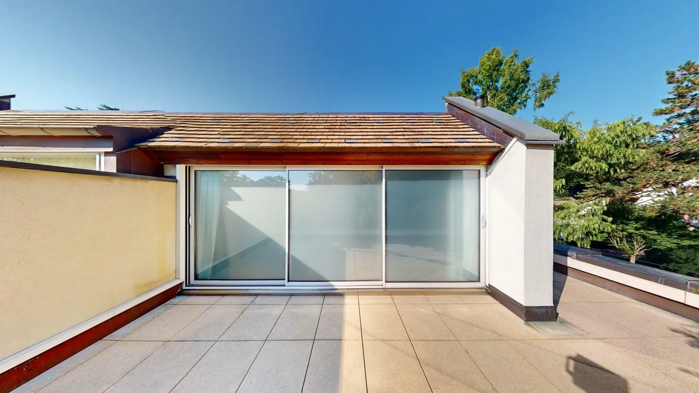 Elegant Duplex Penthouse with large terraces and secure park. - Photo 5 of 6