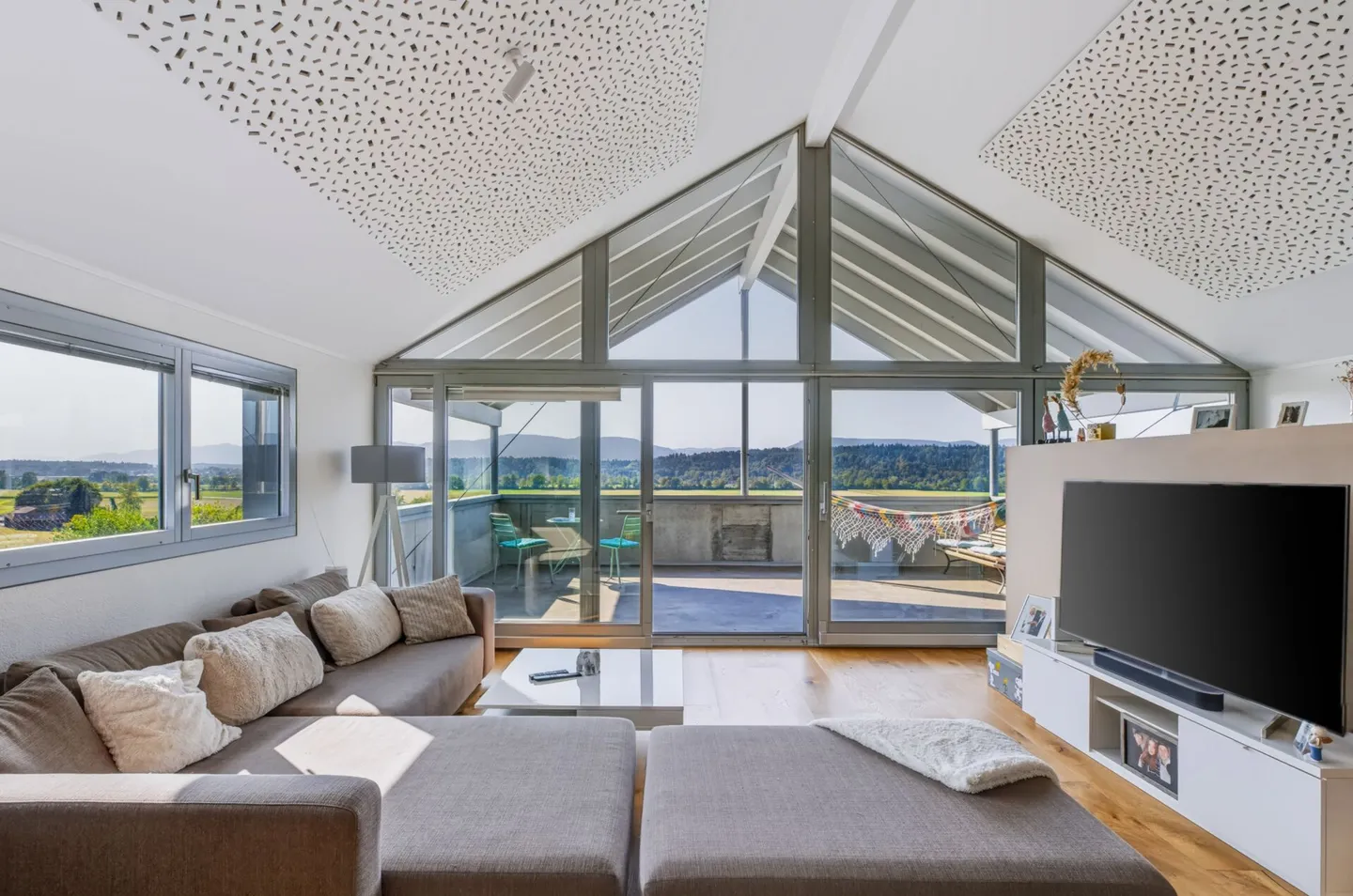 Maison individuelle luxueuse avec piscine et vue imprenable à Roggwil BE - Photo 2 sur 19