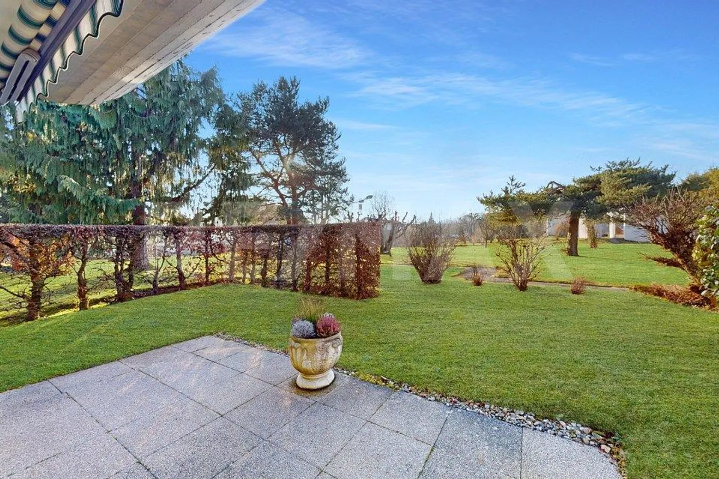 Appartamento giardino 4.5 stanze, 107 m², camino, area di sosta coperta, cantina 20 m², 1 box auto, vicino ai mezzi pubblici - Foto 4 di 13