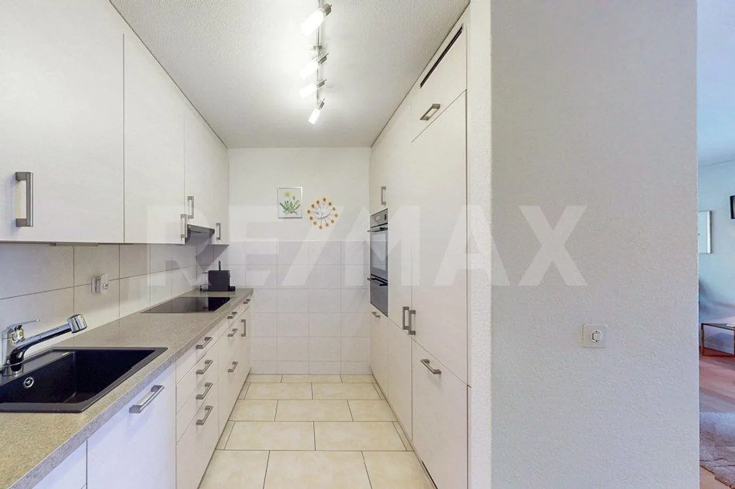 Appartamento giardino 4.5 stanze, 107 m², camino, area di sosta coperta, cantina 20 m², 1 box auto, vicino ai mezzi pubblici - Foto 9 di 13