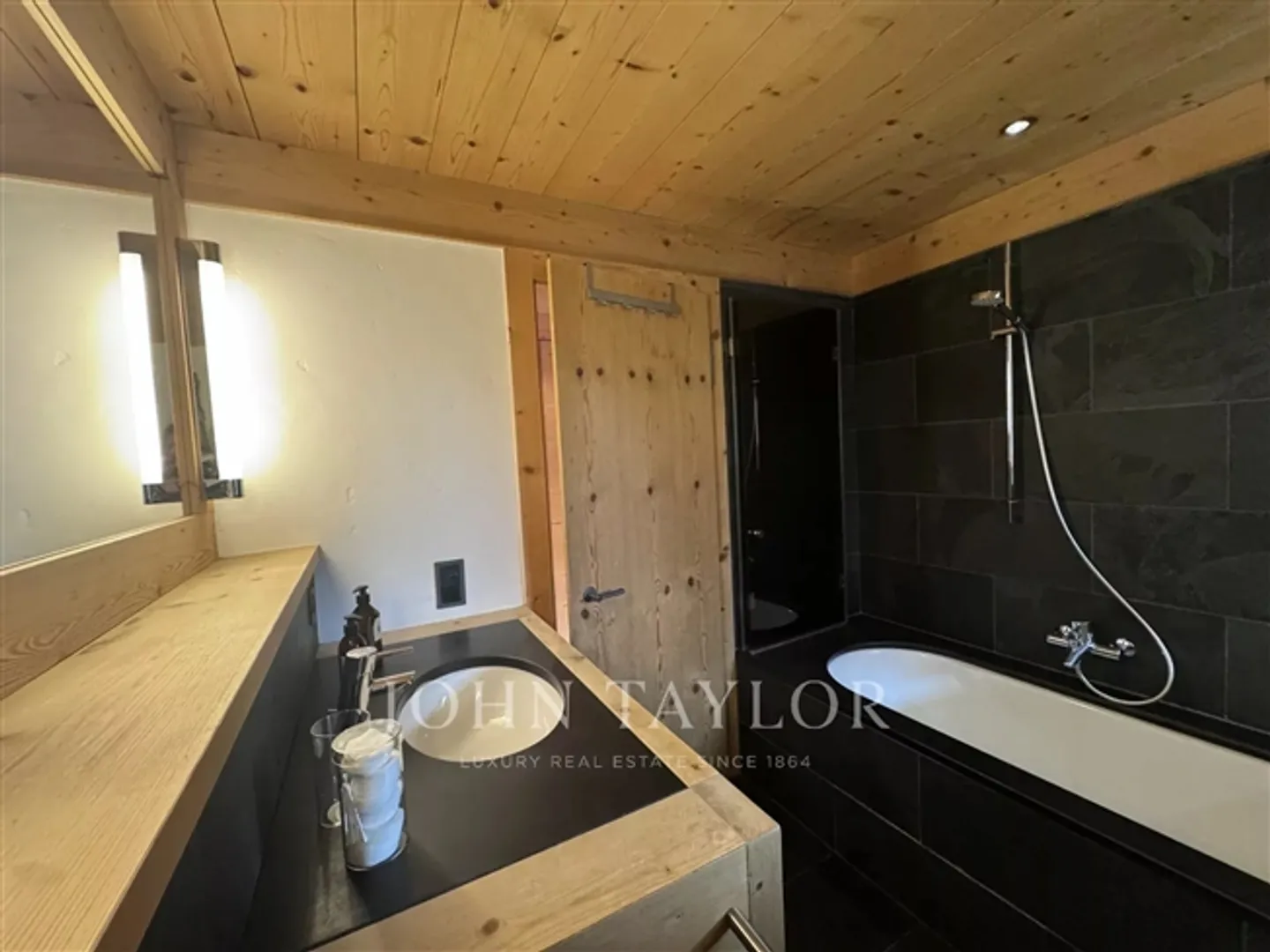 3 Room apartment - Photo 5 of 9