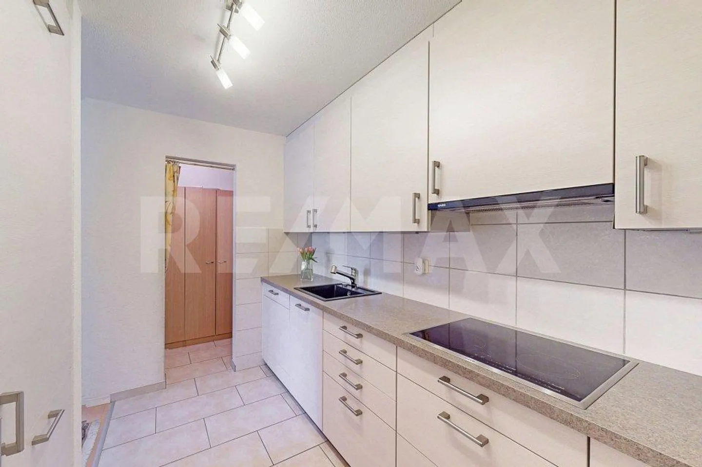 Appartamento giardino 4.5 stanze, 107 m², camino, area di sosta coperta, cantina 20 m², 1 box auto, vicino ai mezzi pubblici - Foto 10 di 13