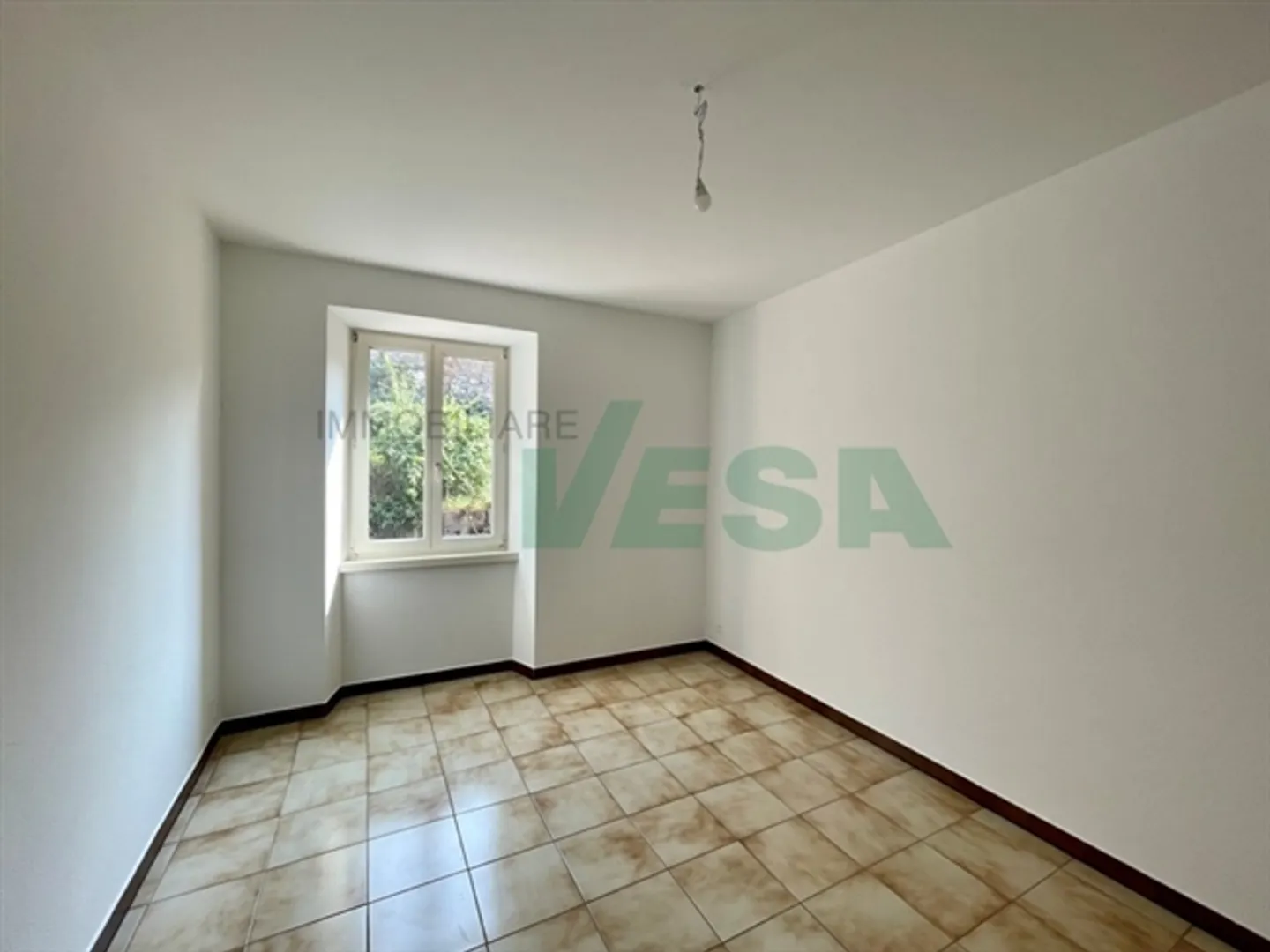 Belle maison nouvellement rénovée avec trois appartements de 4,5 pièces - Photo 6 sur 10