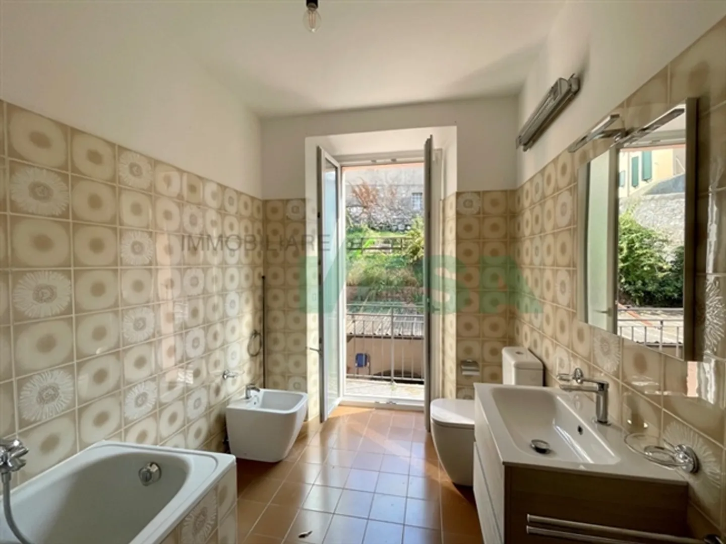 Belle maison nouvellement rénovée avec trois appartements de 4,5 pièces - Photo 7 sur 10