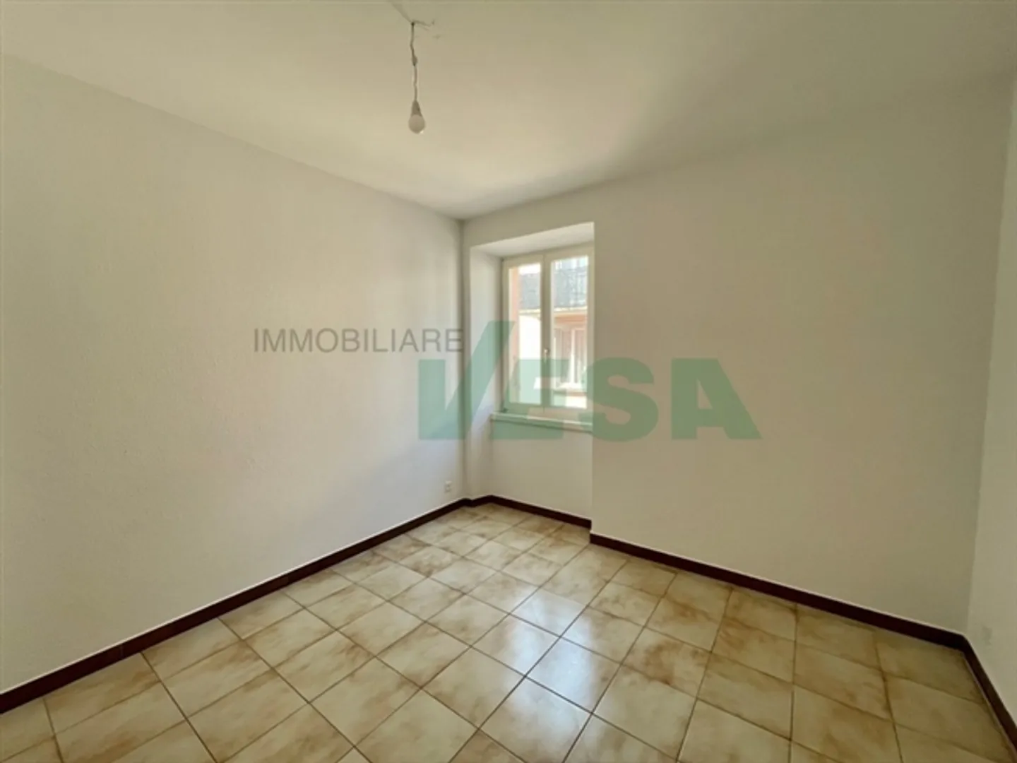 Belle maison nouvellement rénovée avec trois appartements de 4,5 pièces - Photo 8 sur 10