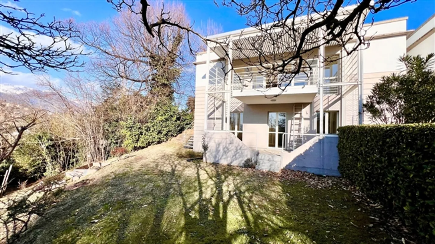 Detached House with Lake View - Shared Outdoor Pool - Photo 5 of 15