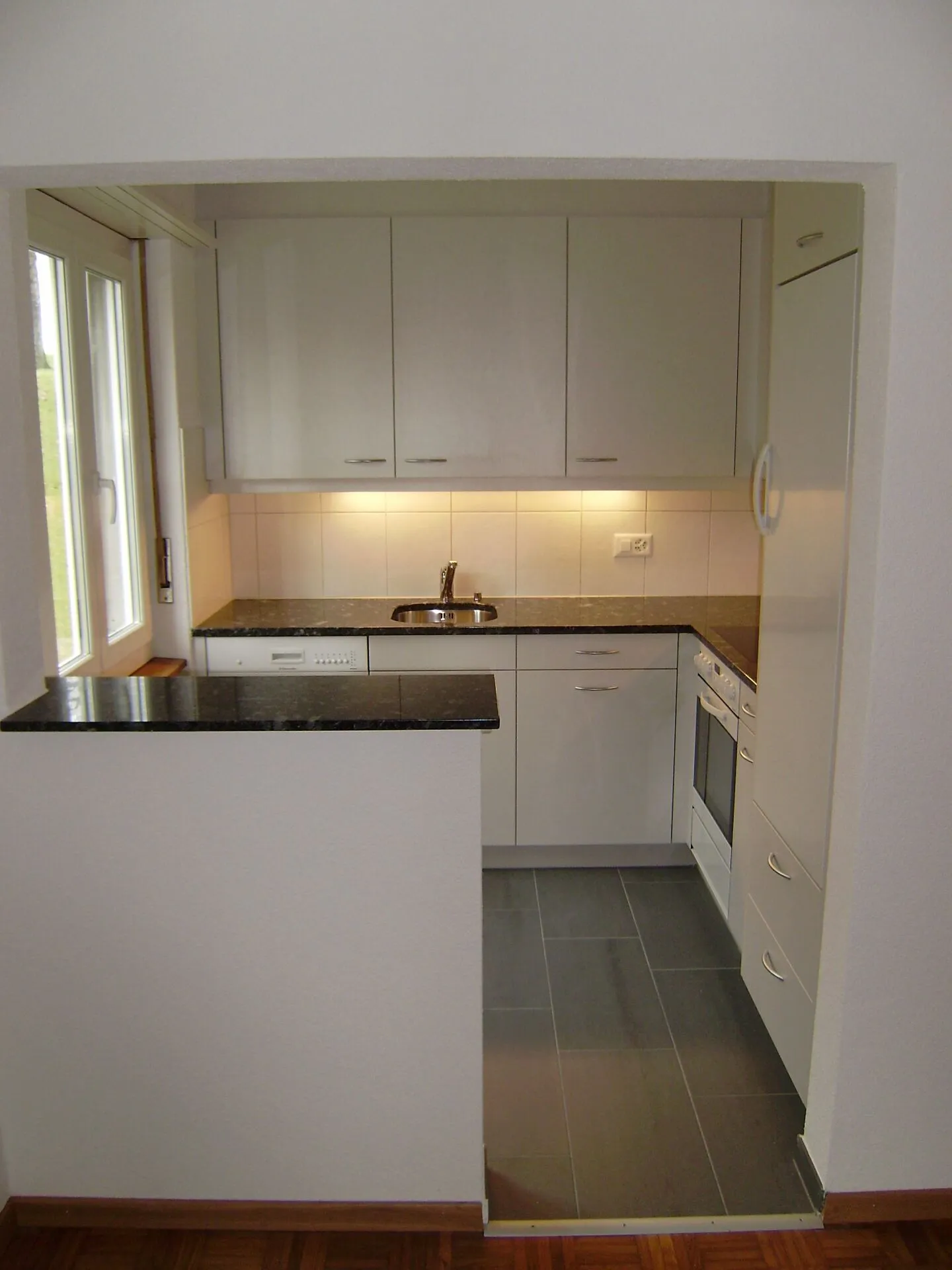 4-room apartment with excellent public transport connection in Moosseedorf for rent! - Photo 3 of 9