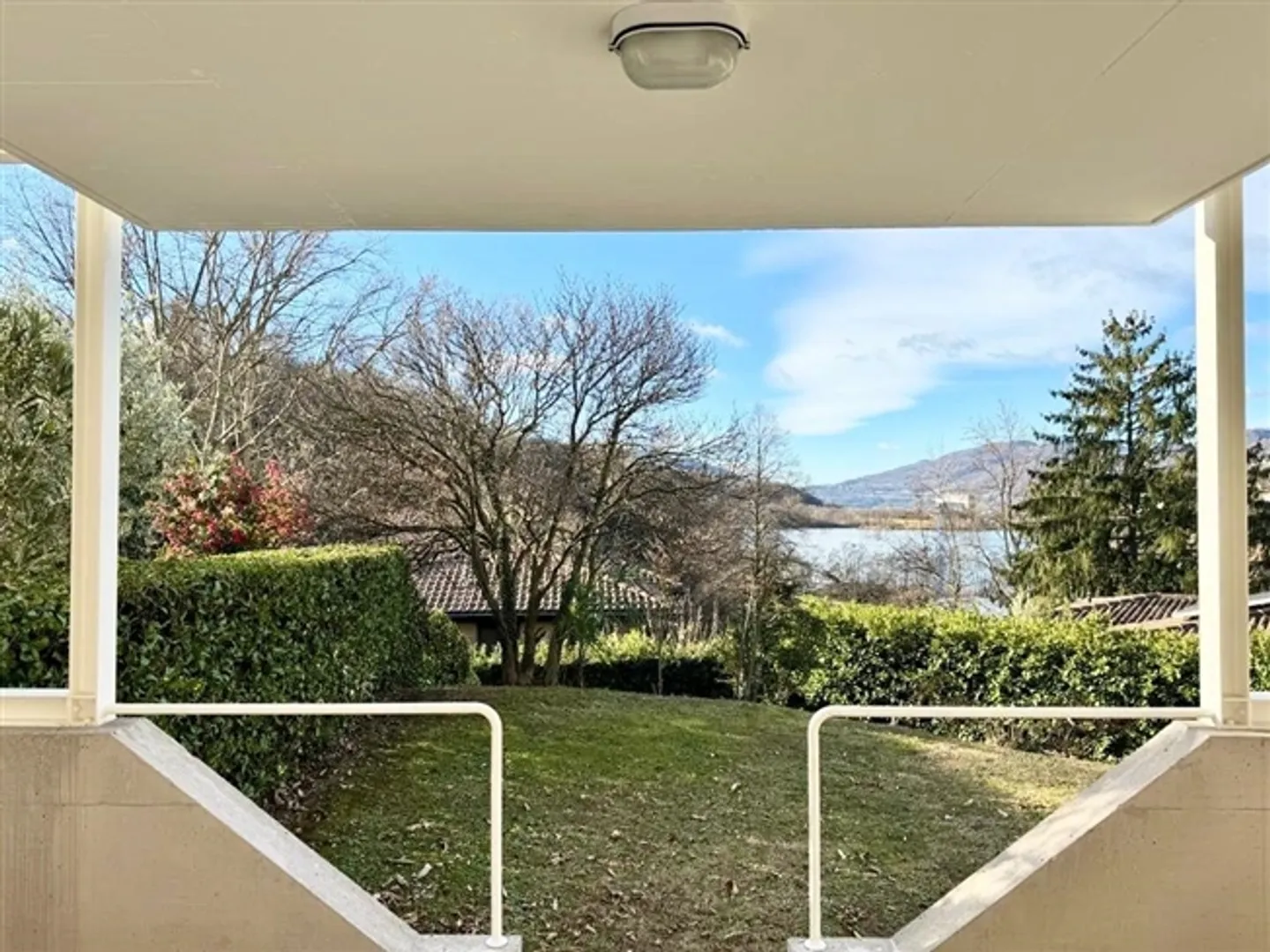 Detached House with Lake View - Shared Outdoor Pool - Photo 1 of 15