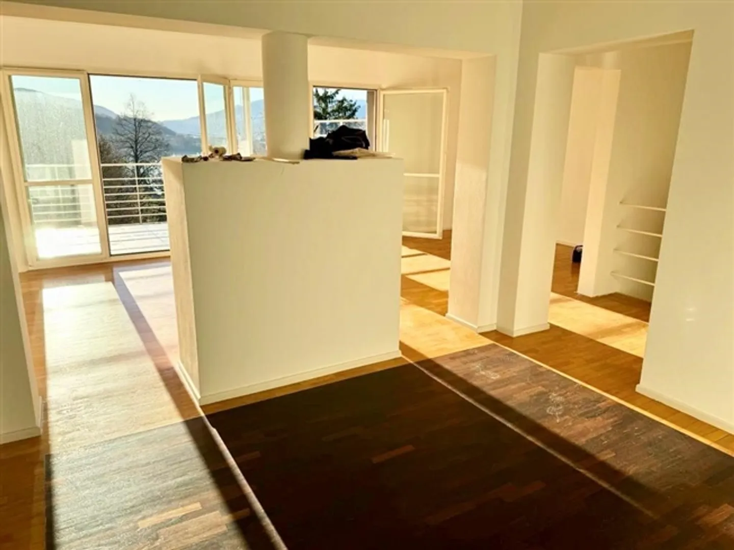 Detached House with Lake View - Shared Outdoor Pool - Photo 7 of 15