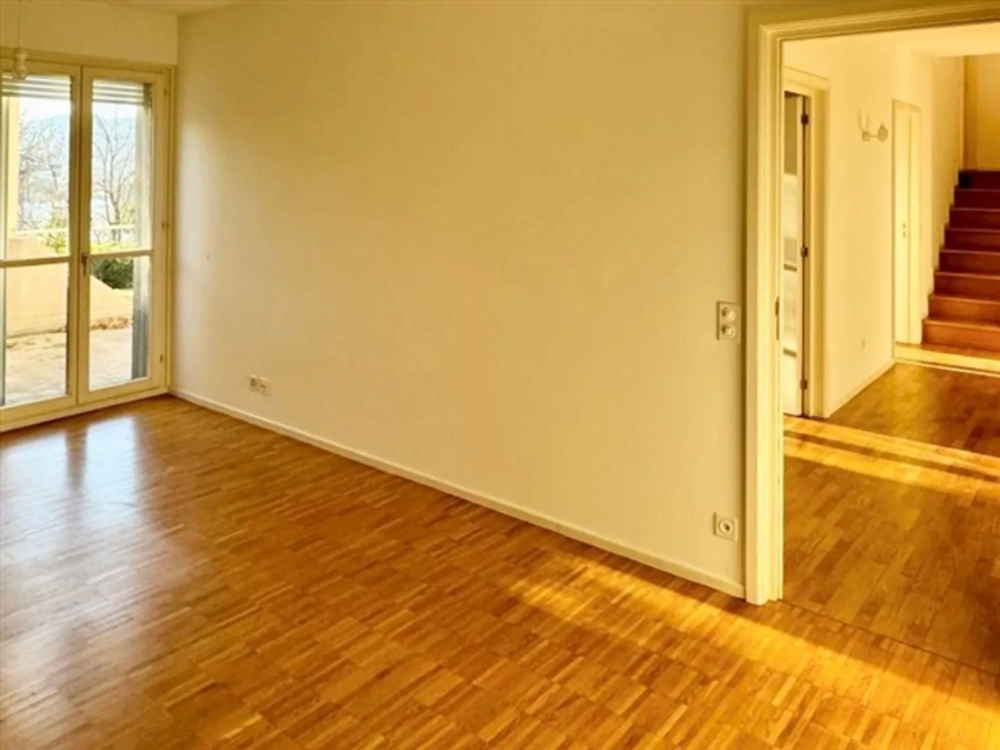 Detached House with Lake View - Shared Outdoor Pool - Photo 11 of 15