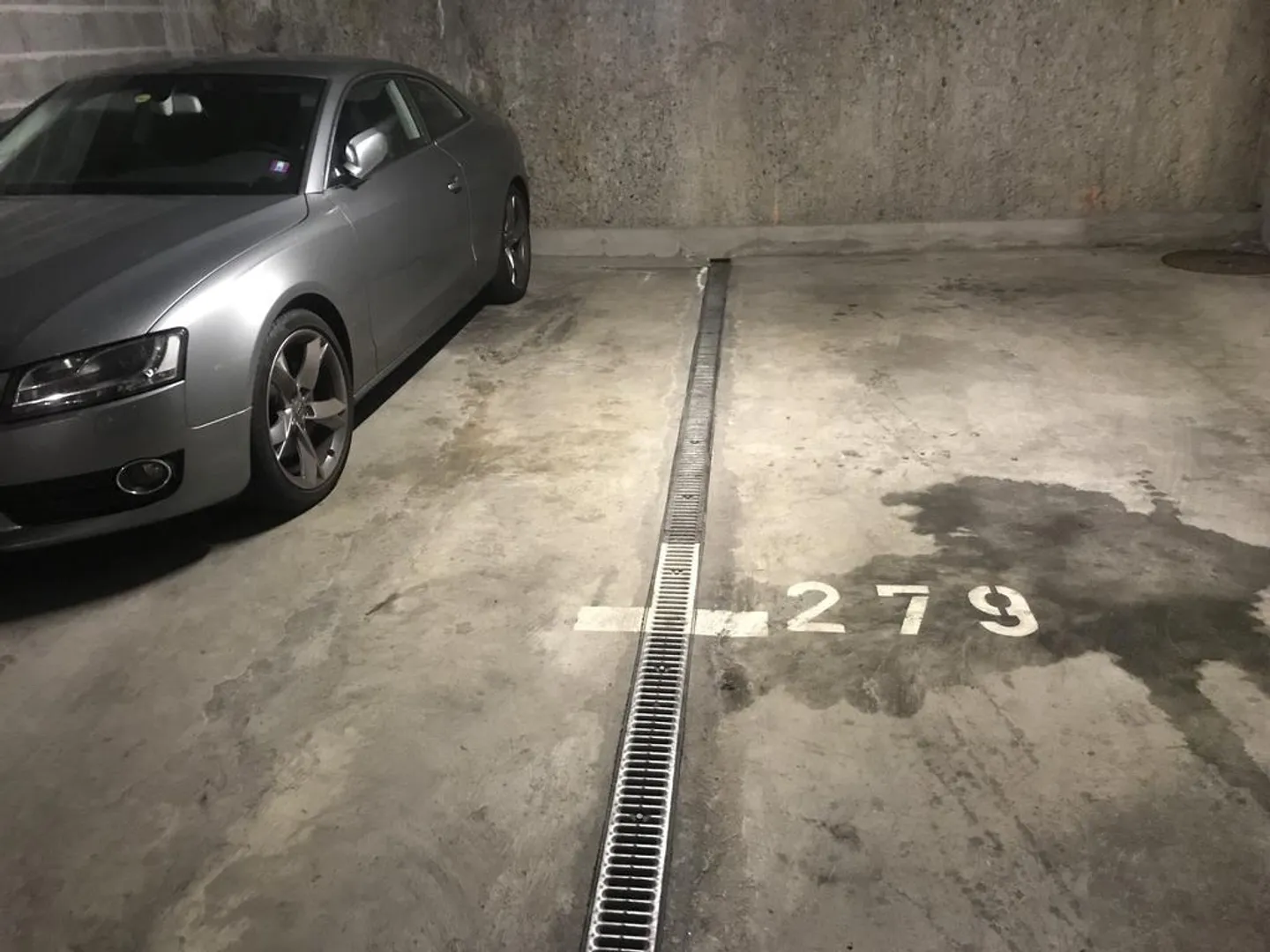 Indoor parking space for rent - rue des Battoirs - Photo 2 of 2