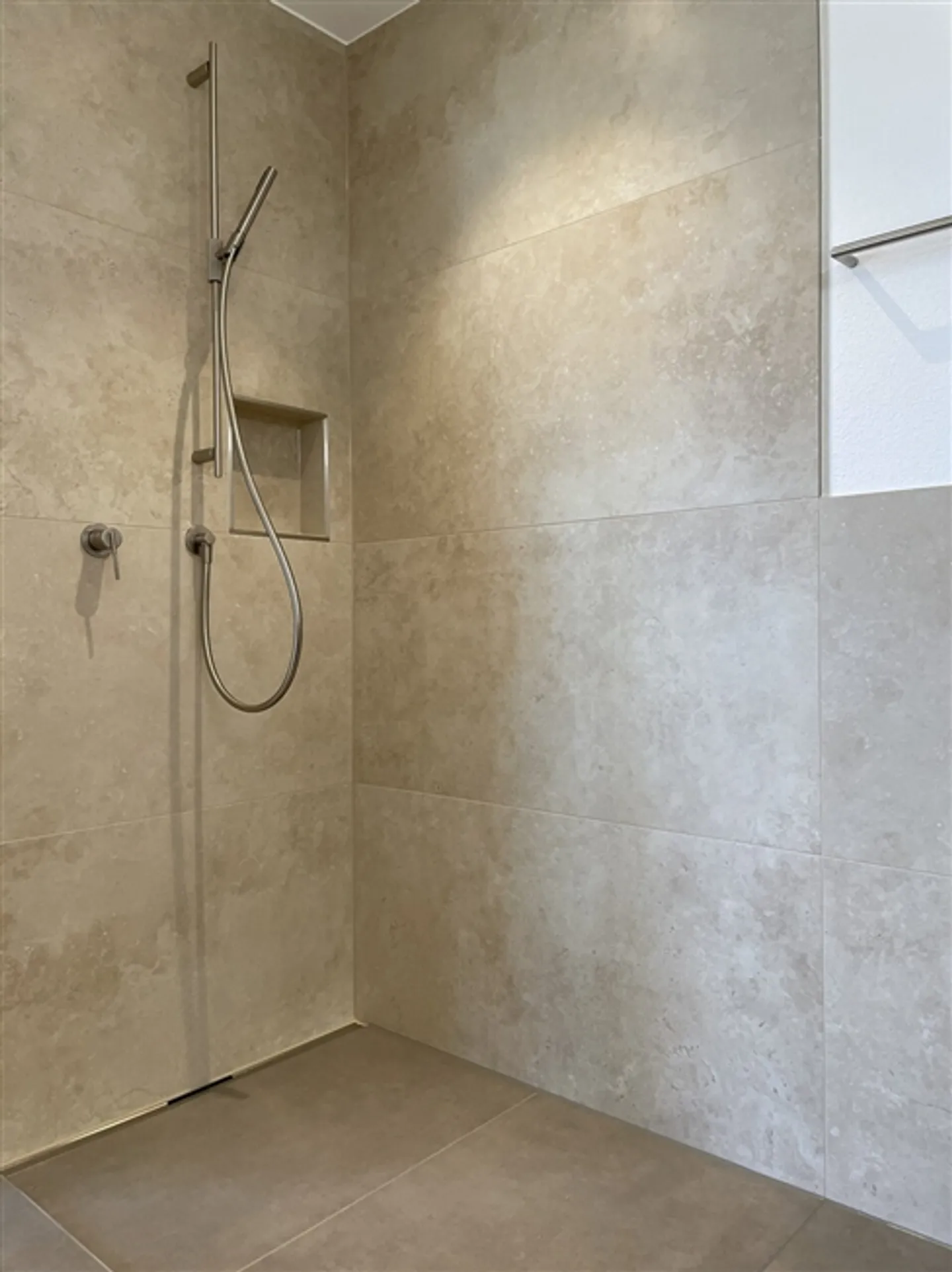 «3.5 Zimmer-Wohnung, OG, 76 m2 Netto-Wohnfläche, 15 m2 Balkon.» - Foto 9 von 13