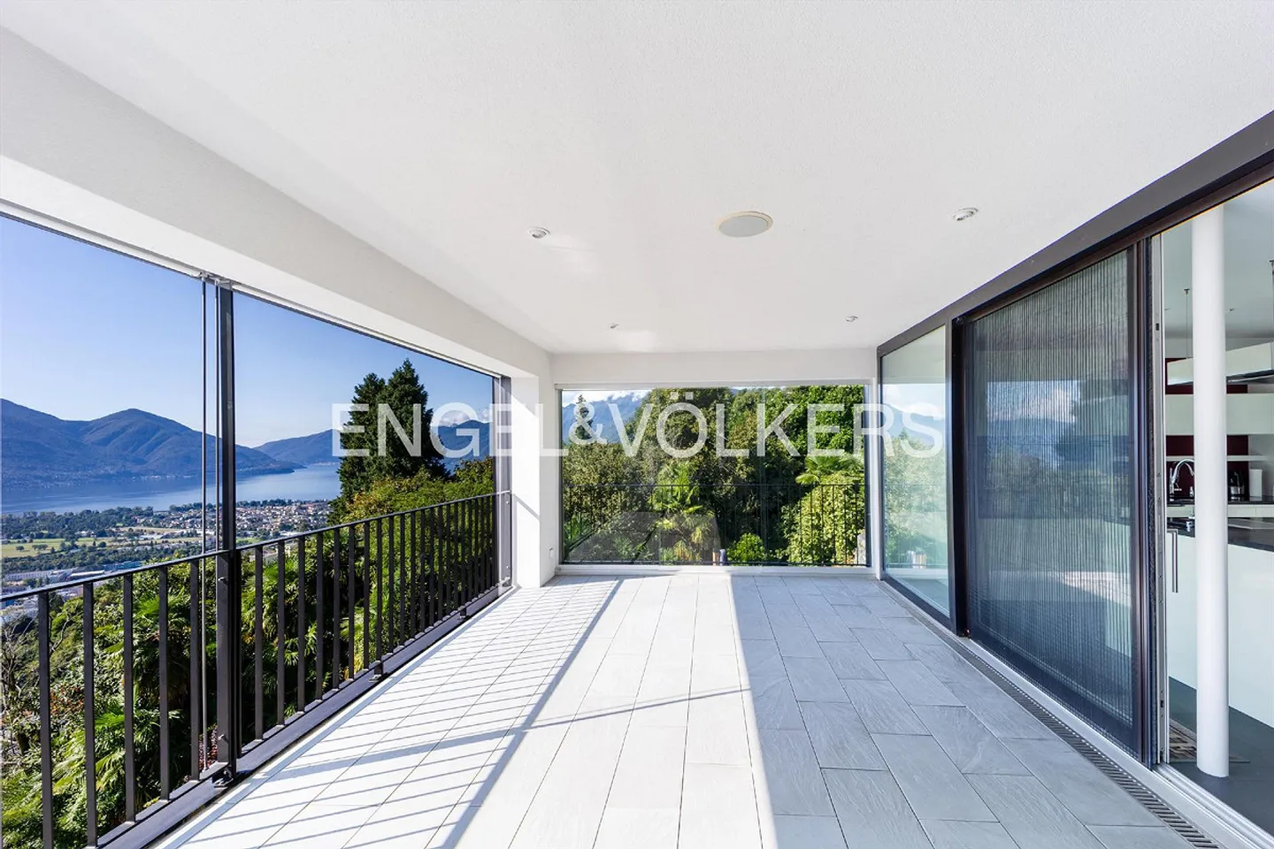 Magnificent 4.5-room apartment with lake view and pool (70) - Photo 6 of 14